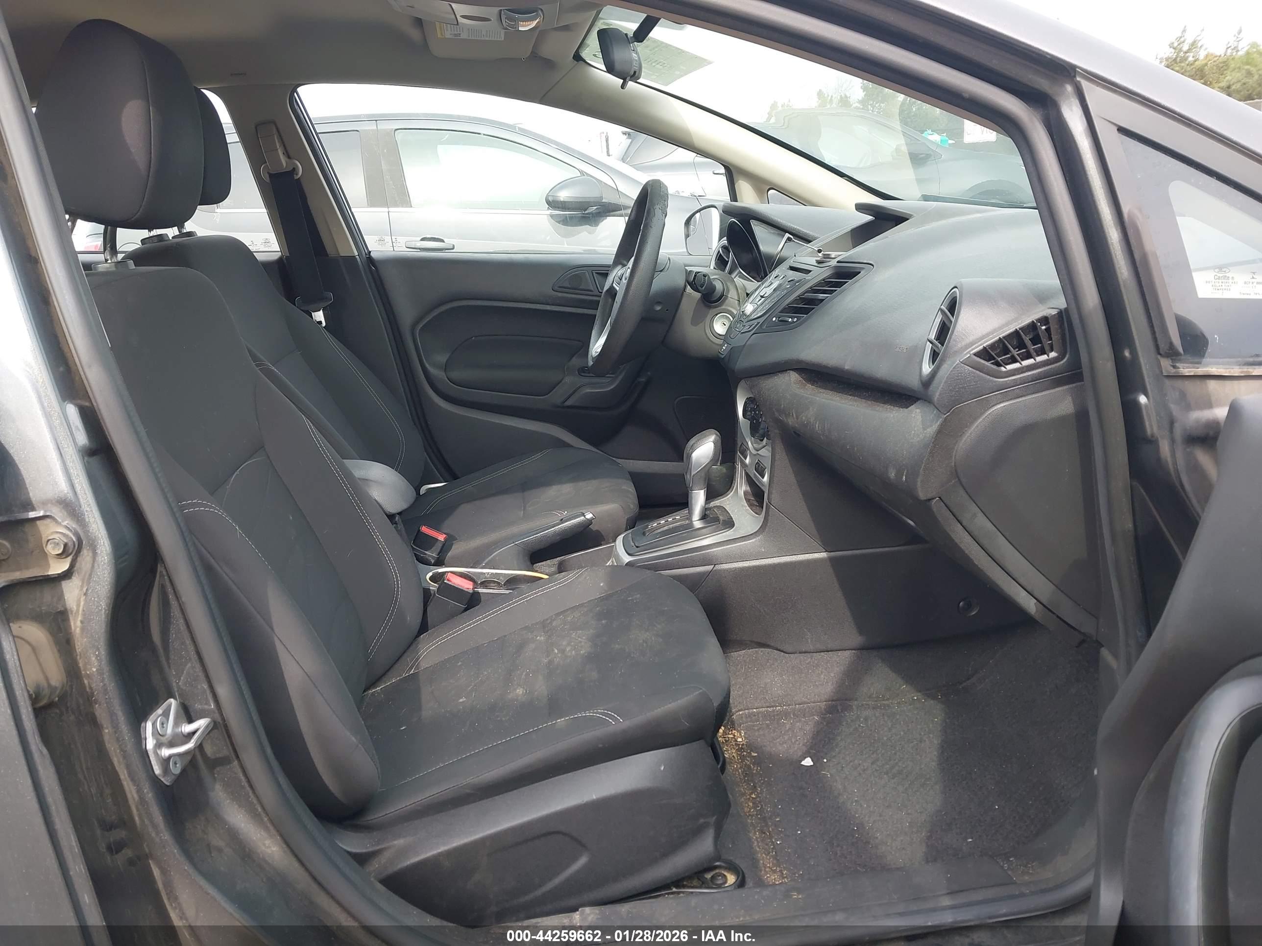 FORD FIESTA image 5