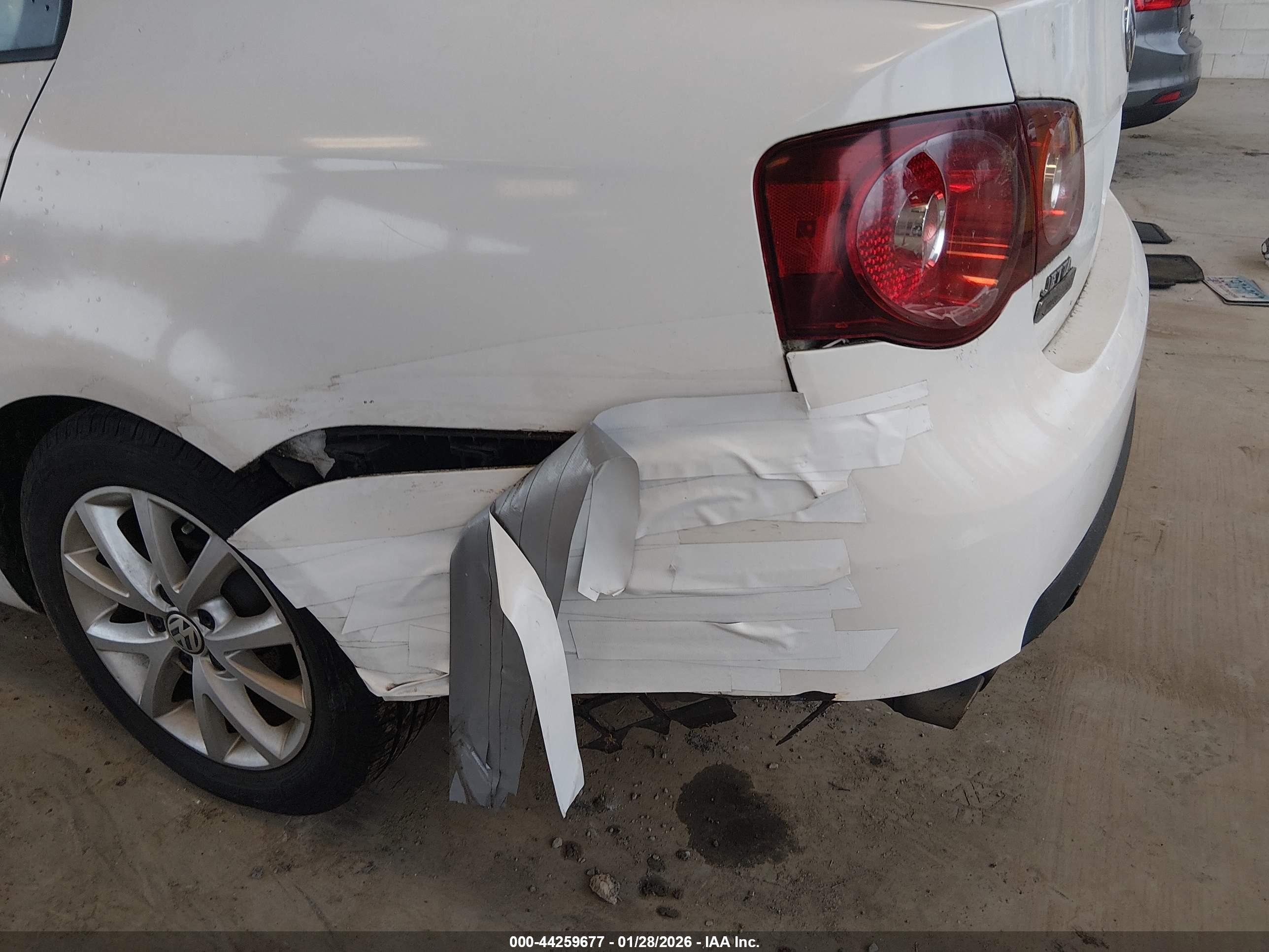 VOLKSWAGEN JETTA image 6