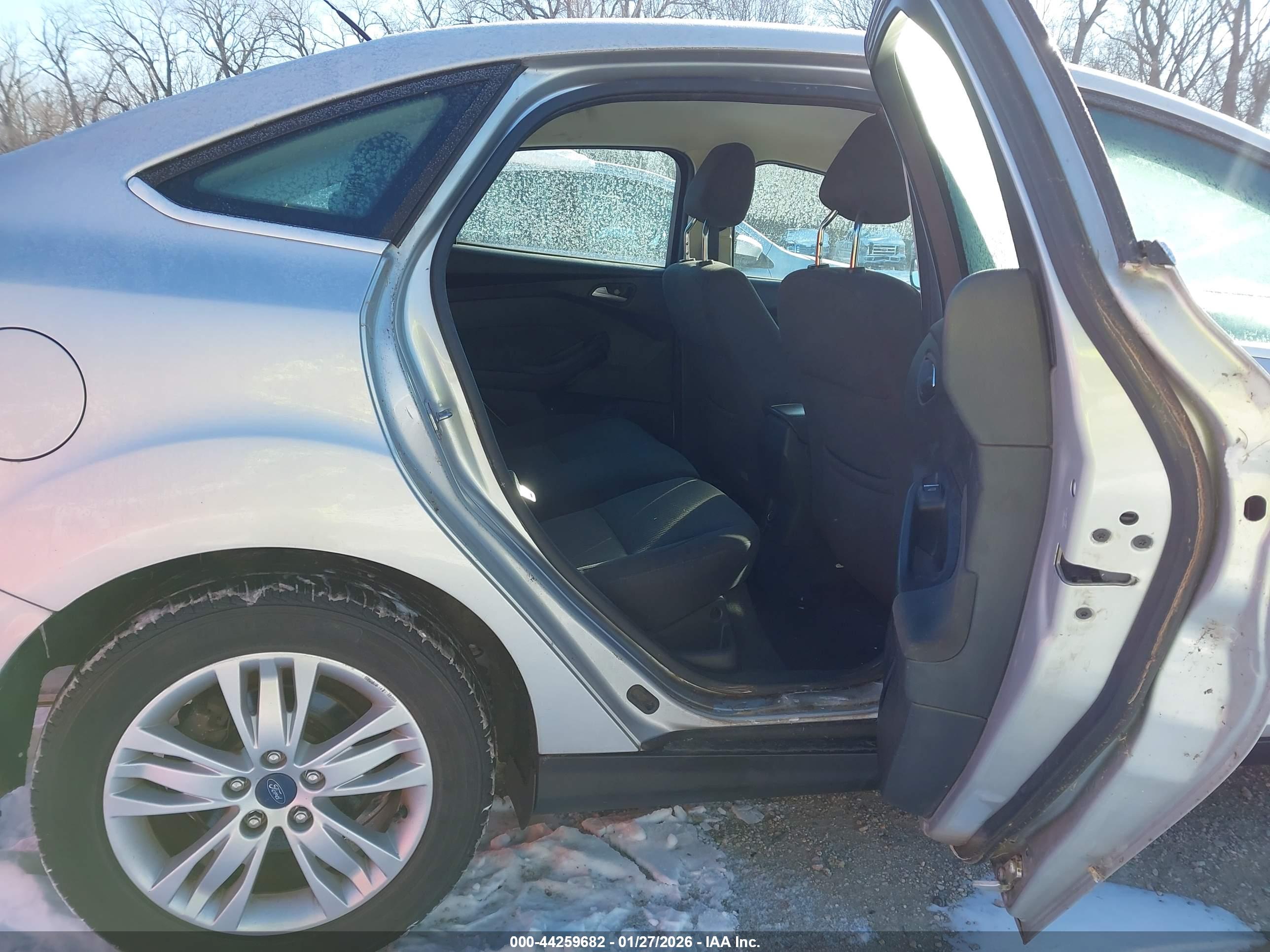 FORD FOCUS image 8