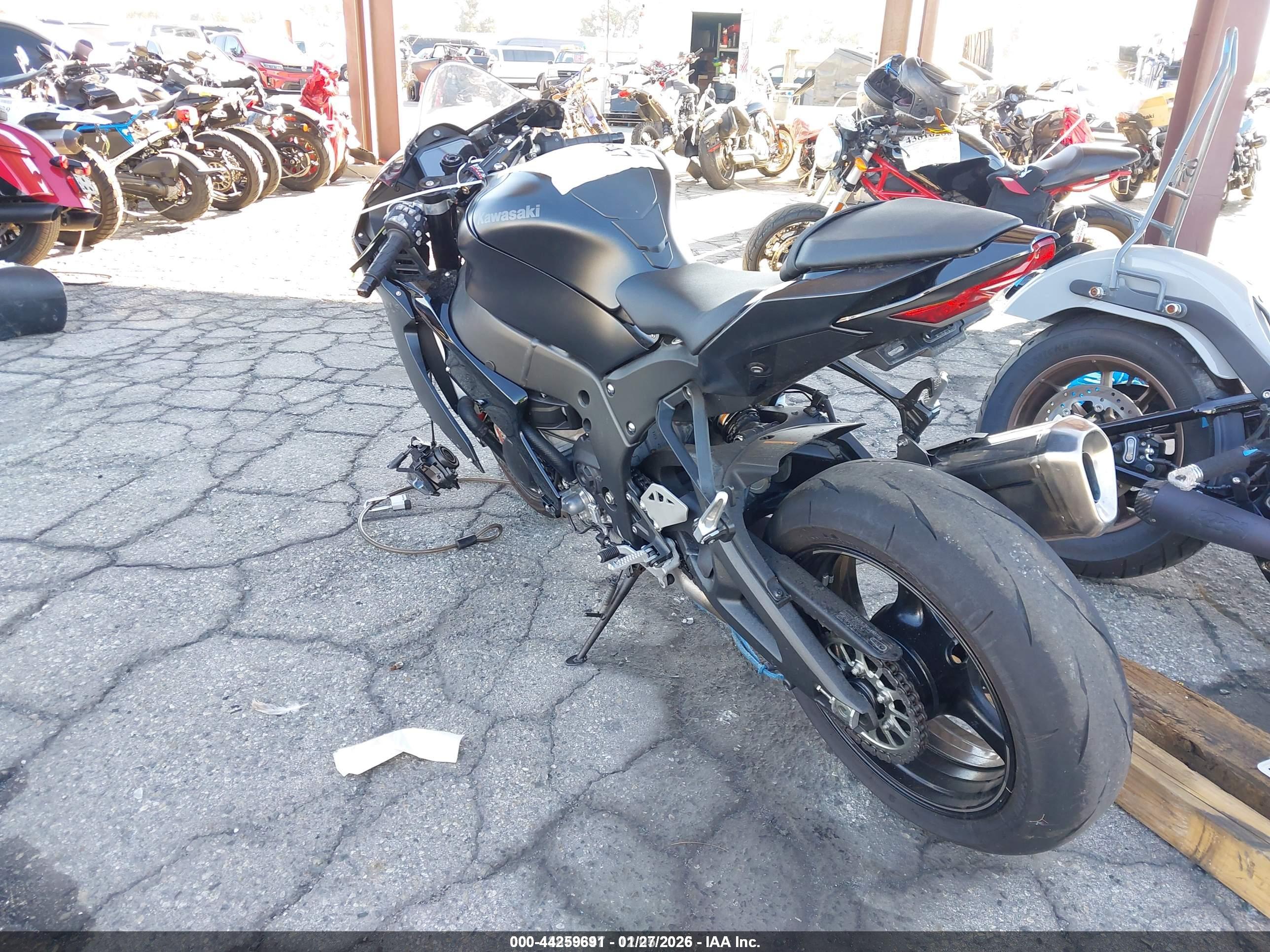 KAWASAKI ZX1002 image 3
