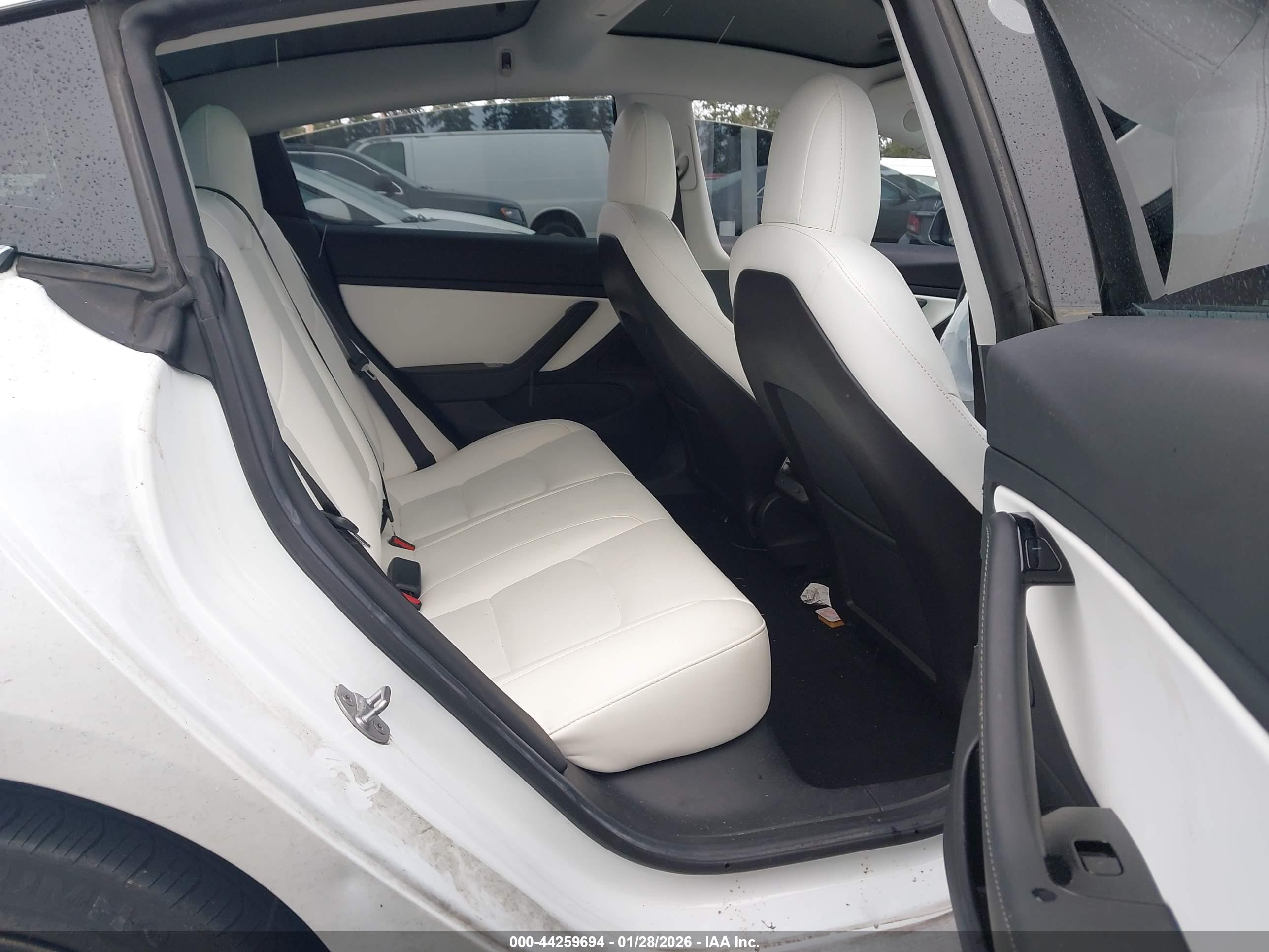 TESLA MODEL image 8