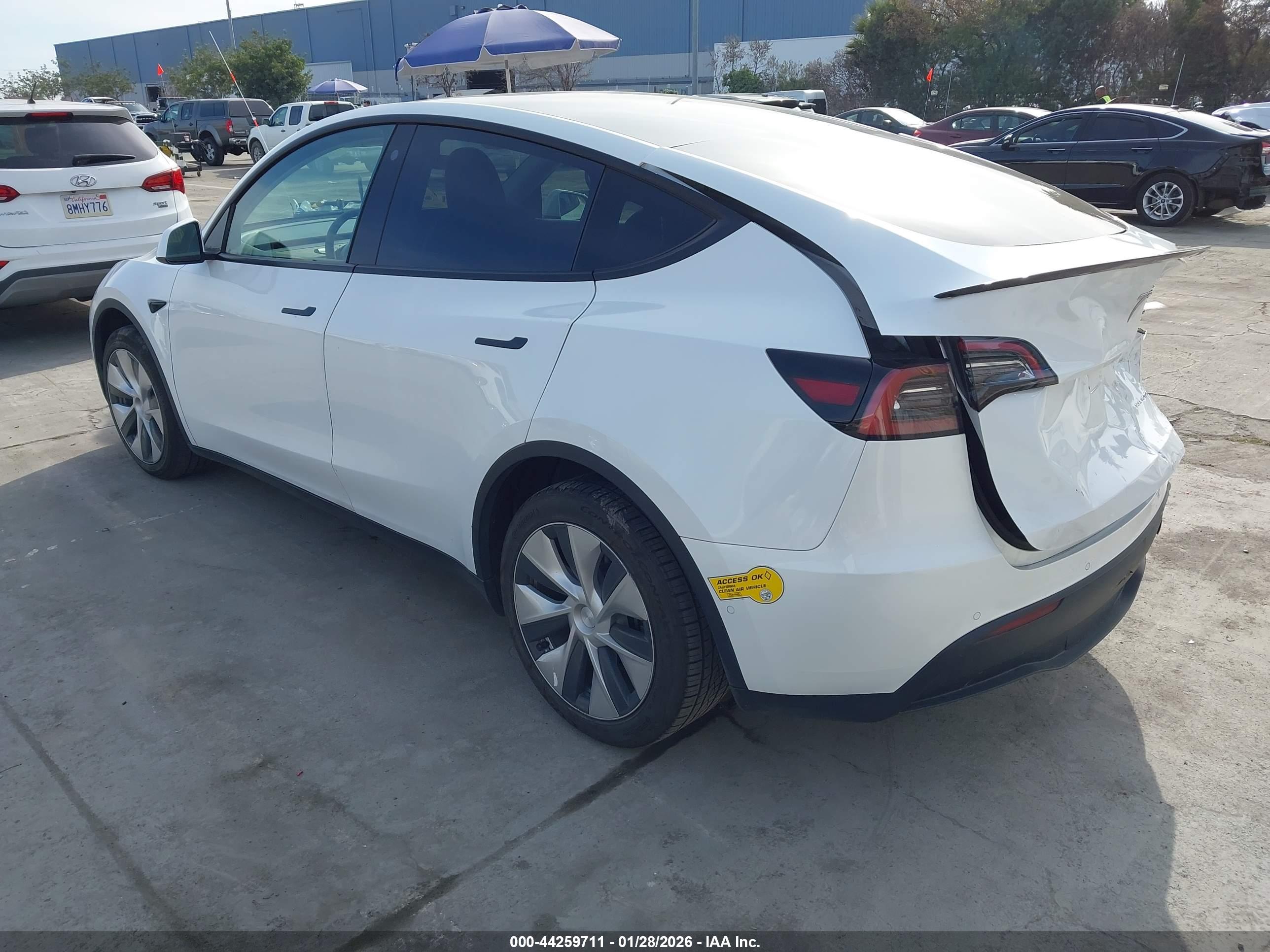 TESLA MODEL image 3