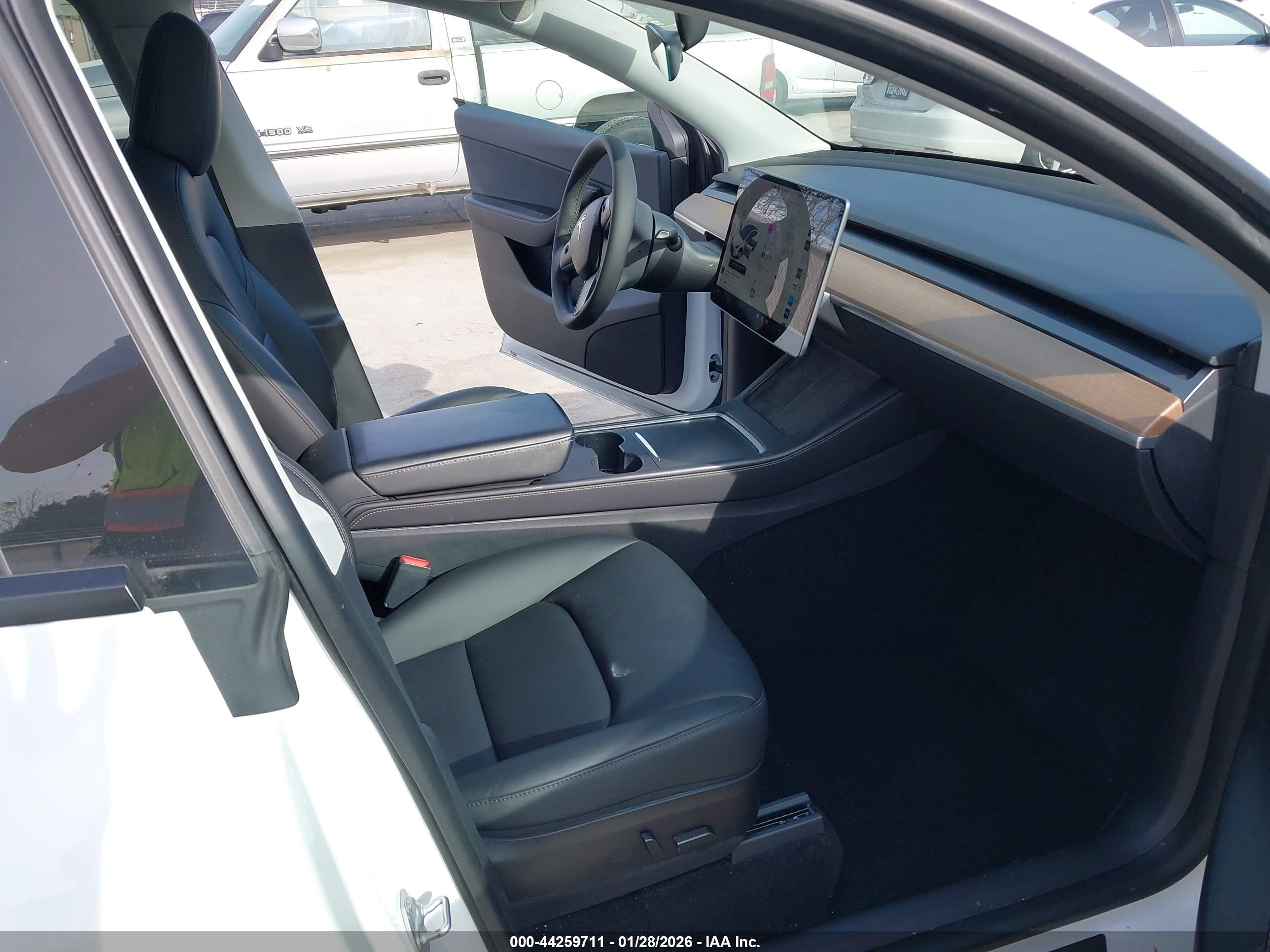 TESLA MODEL image 5