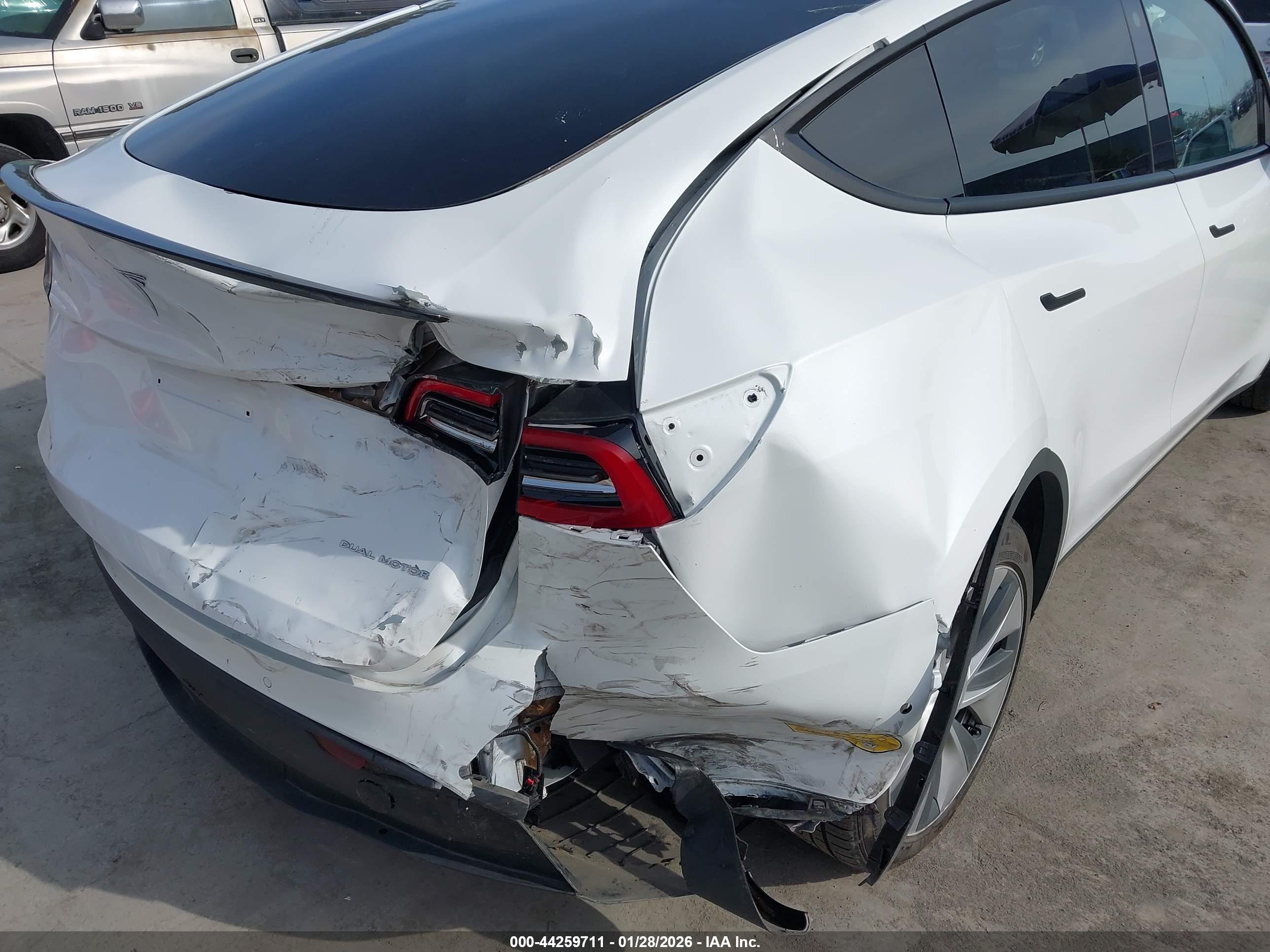 TESLA MODEL image 6