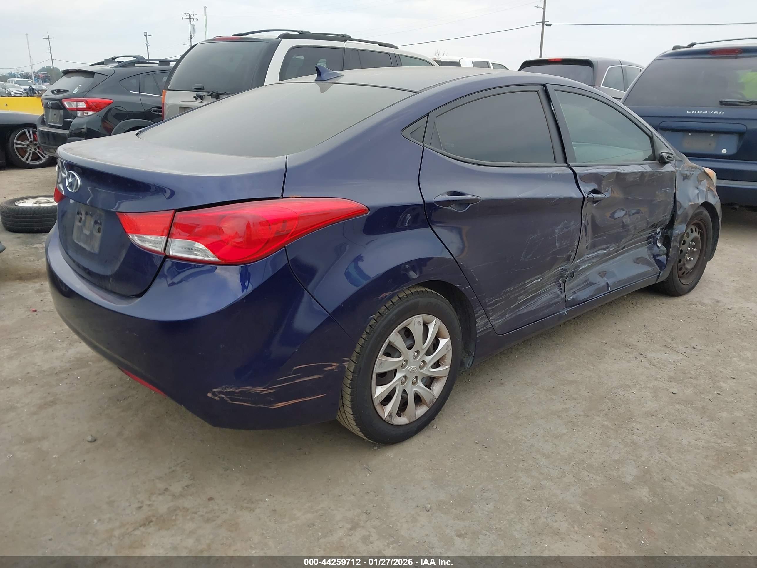 HYUNDAI ELANTRA image 4