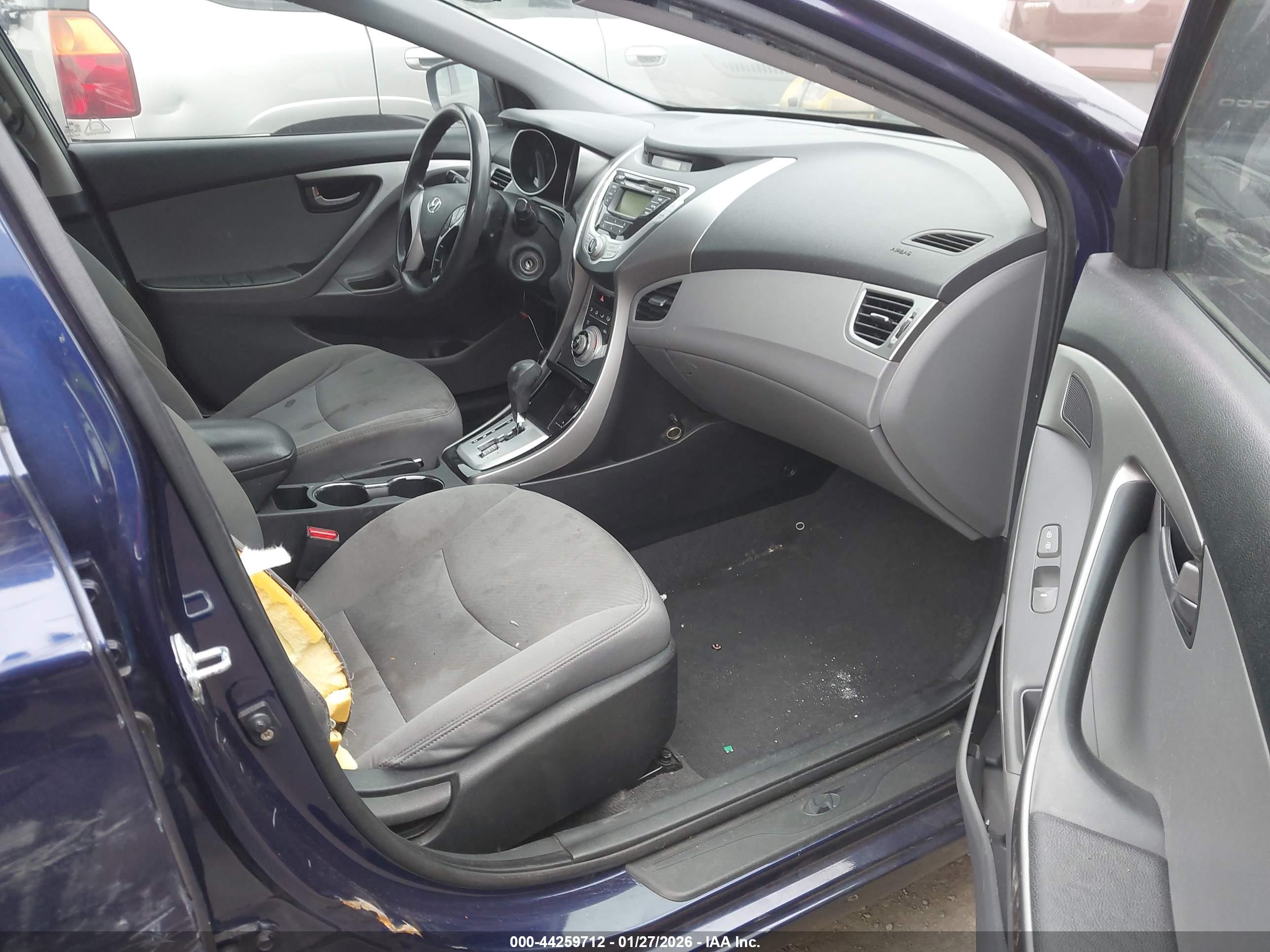 HYUNDAI ELANTRA image 5