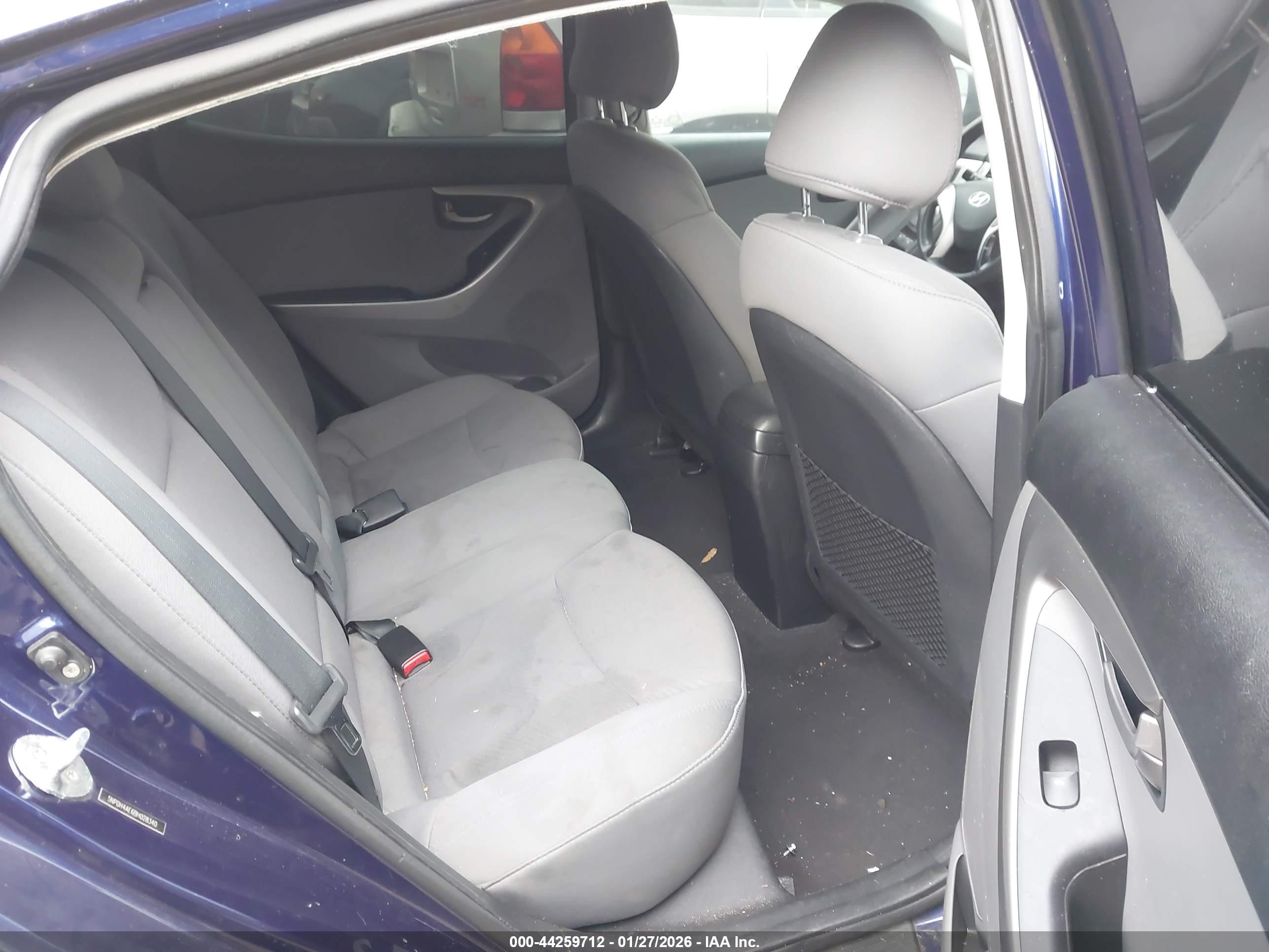 HYUNDAI ELANTRA image 8