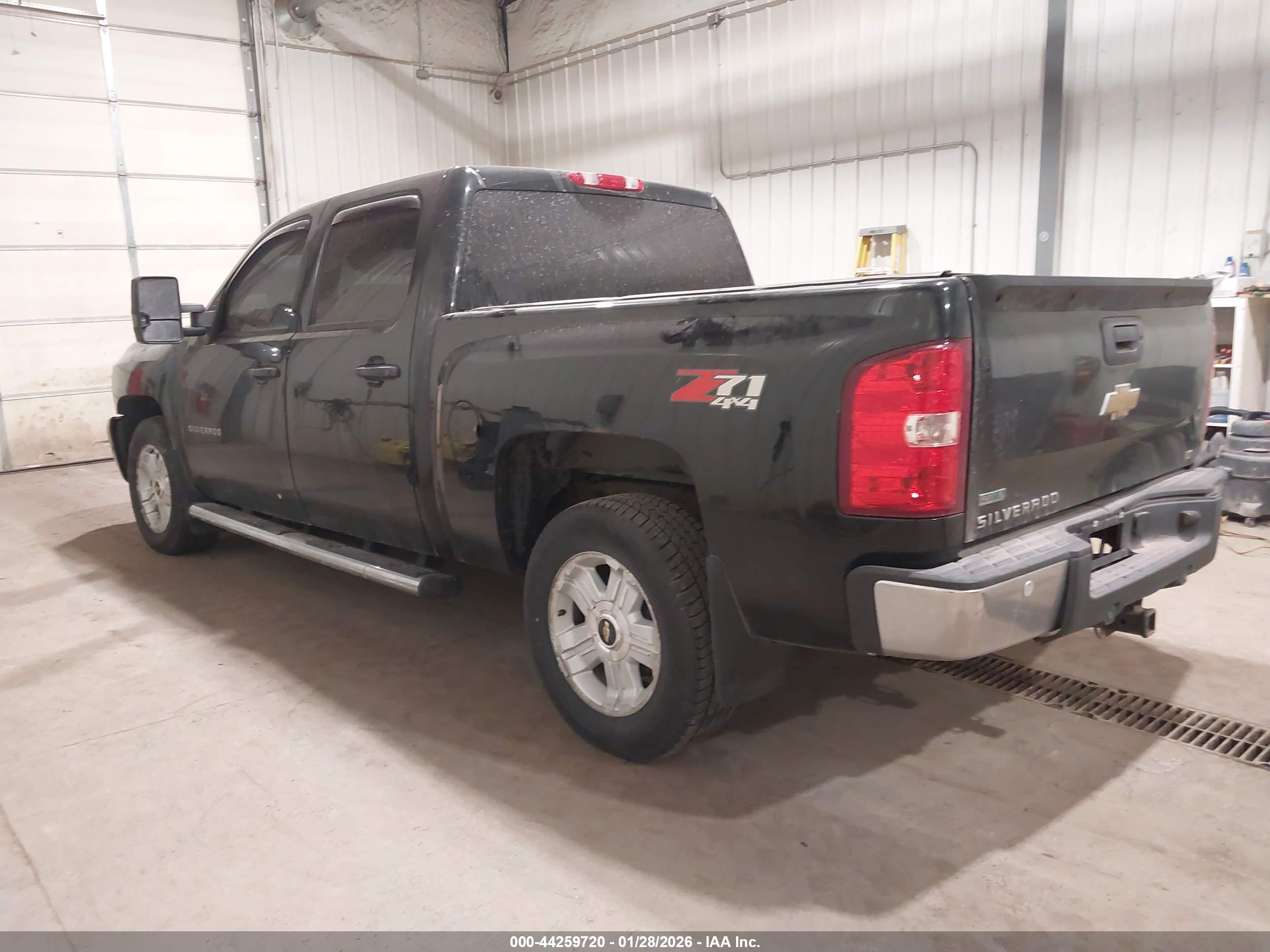 CHEVROLET SILVERADO image 3