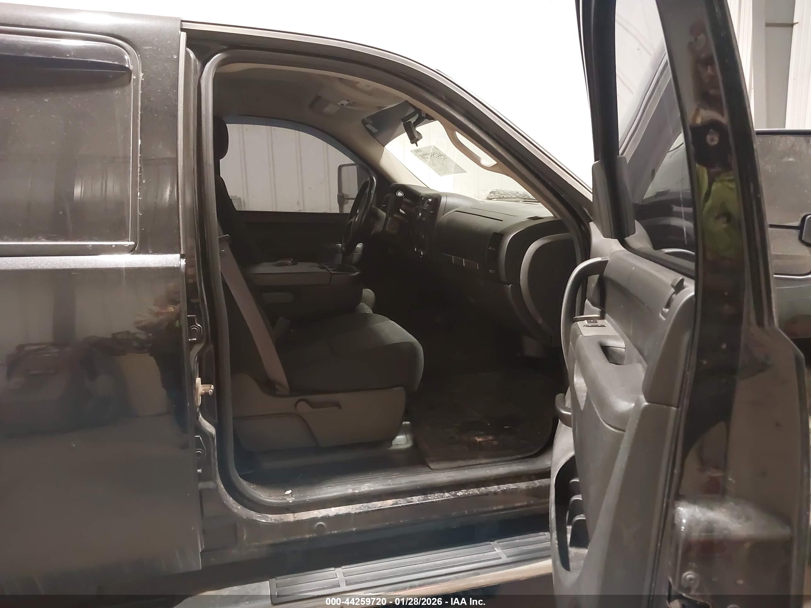 CHEVROLET SILVERADO image 5