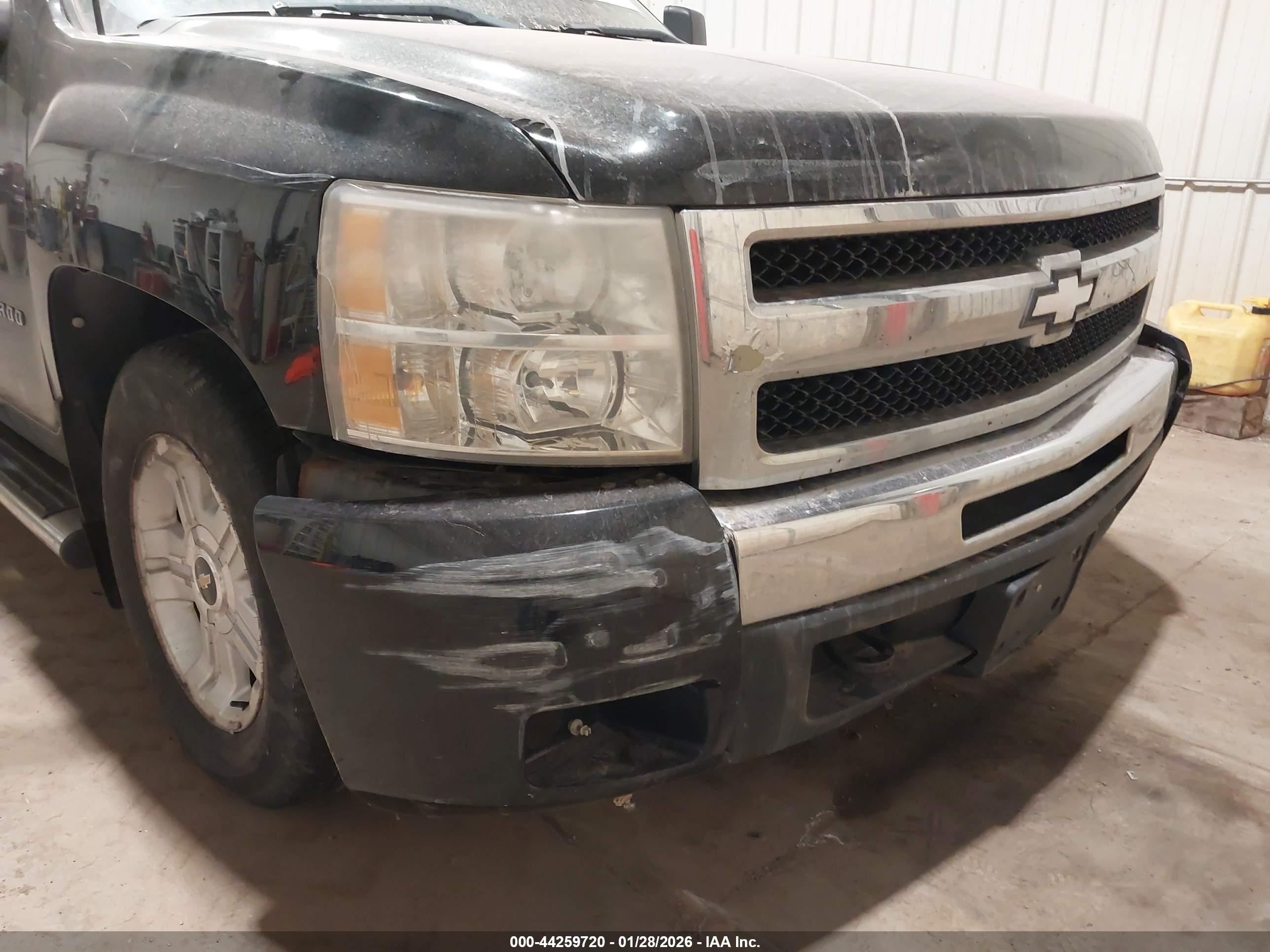 CHEVROLET SILVERADO image 6
