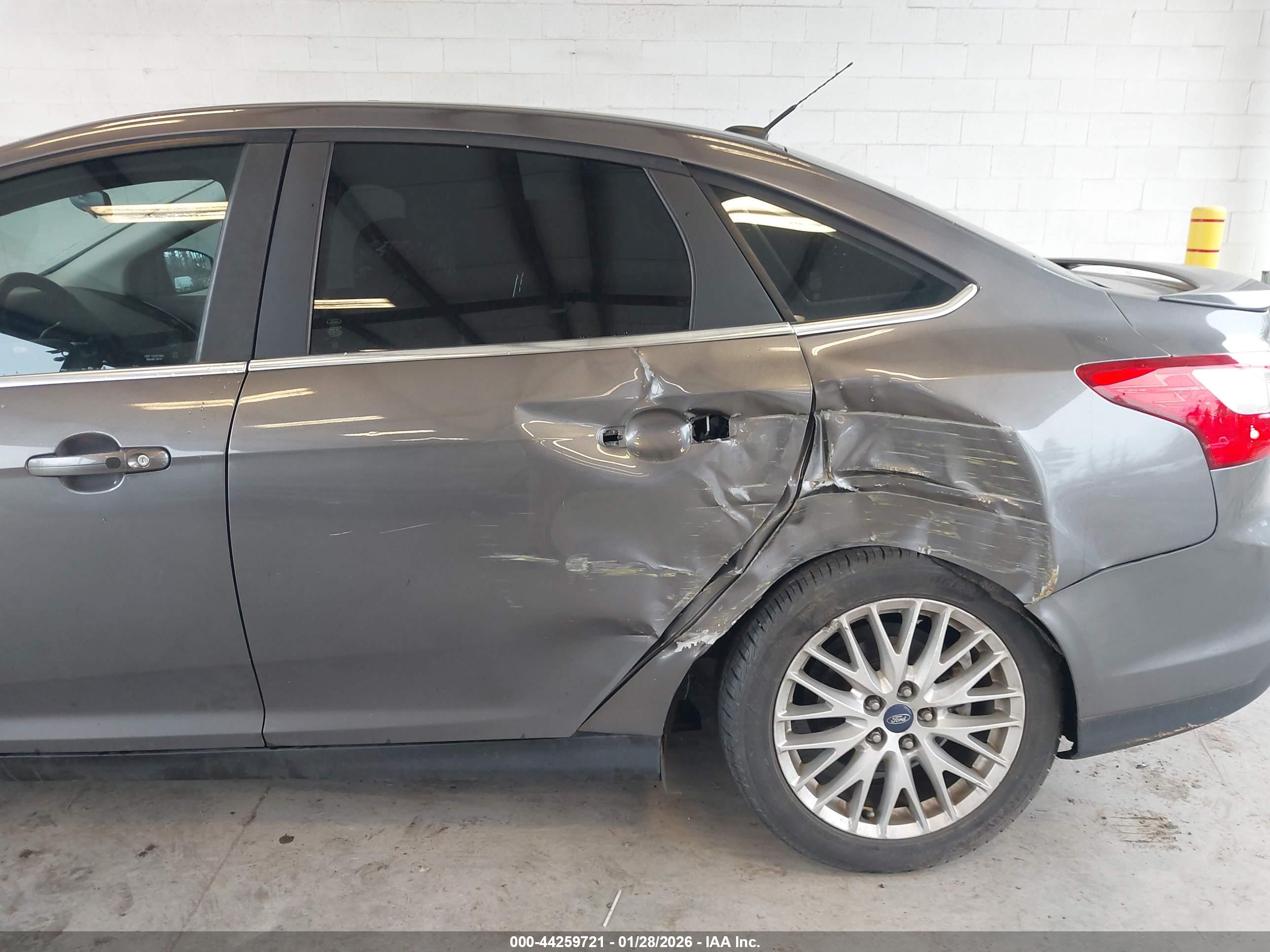 FORD FOCUS image 6