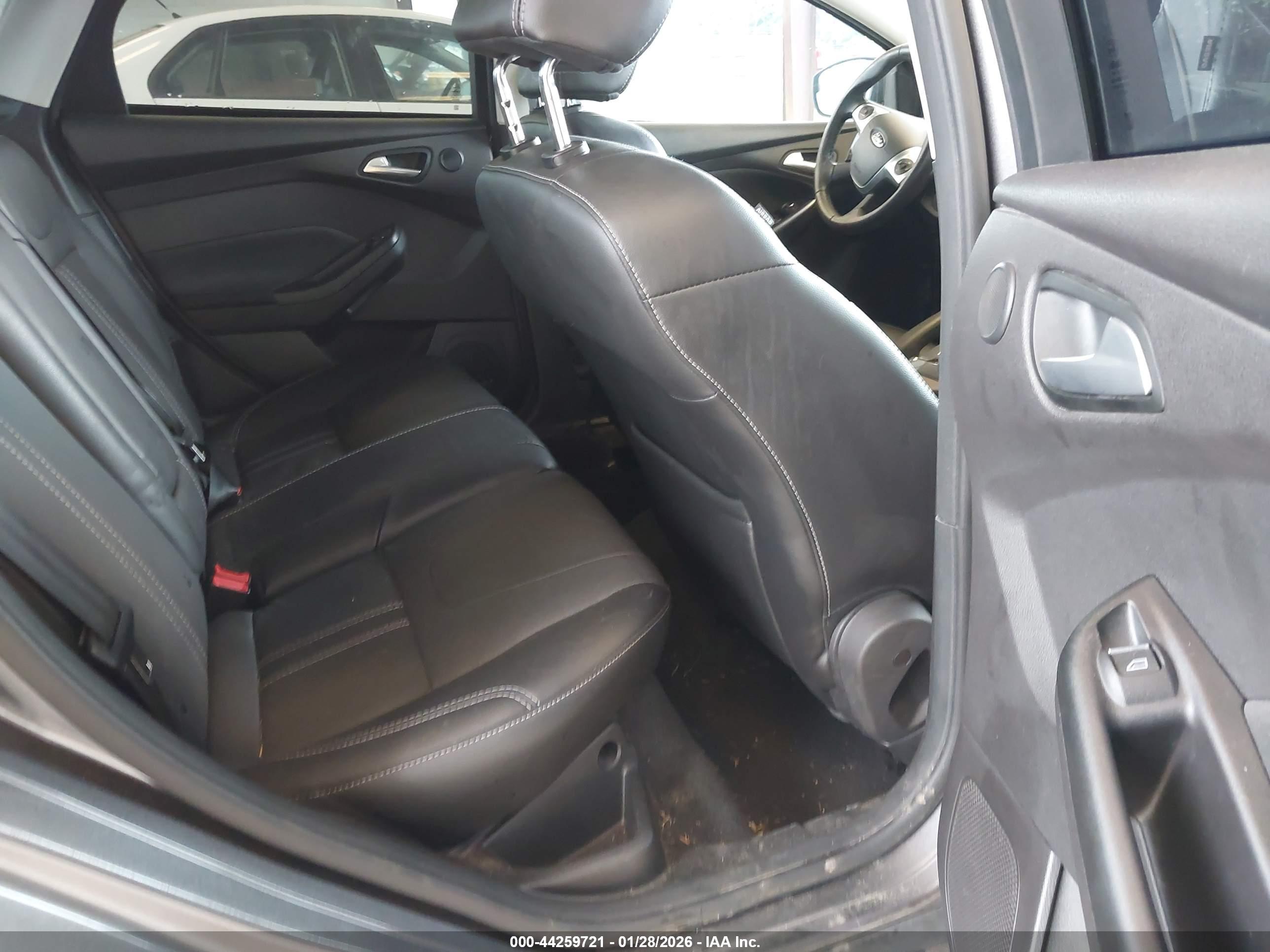 FORD FOCUS image 8