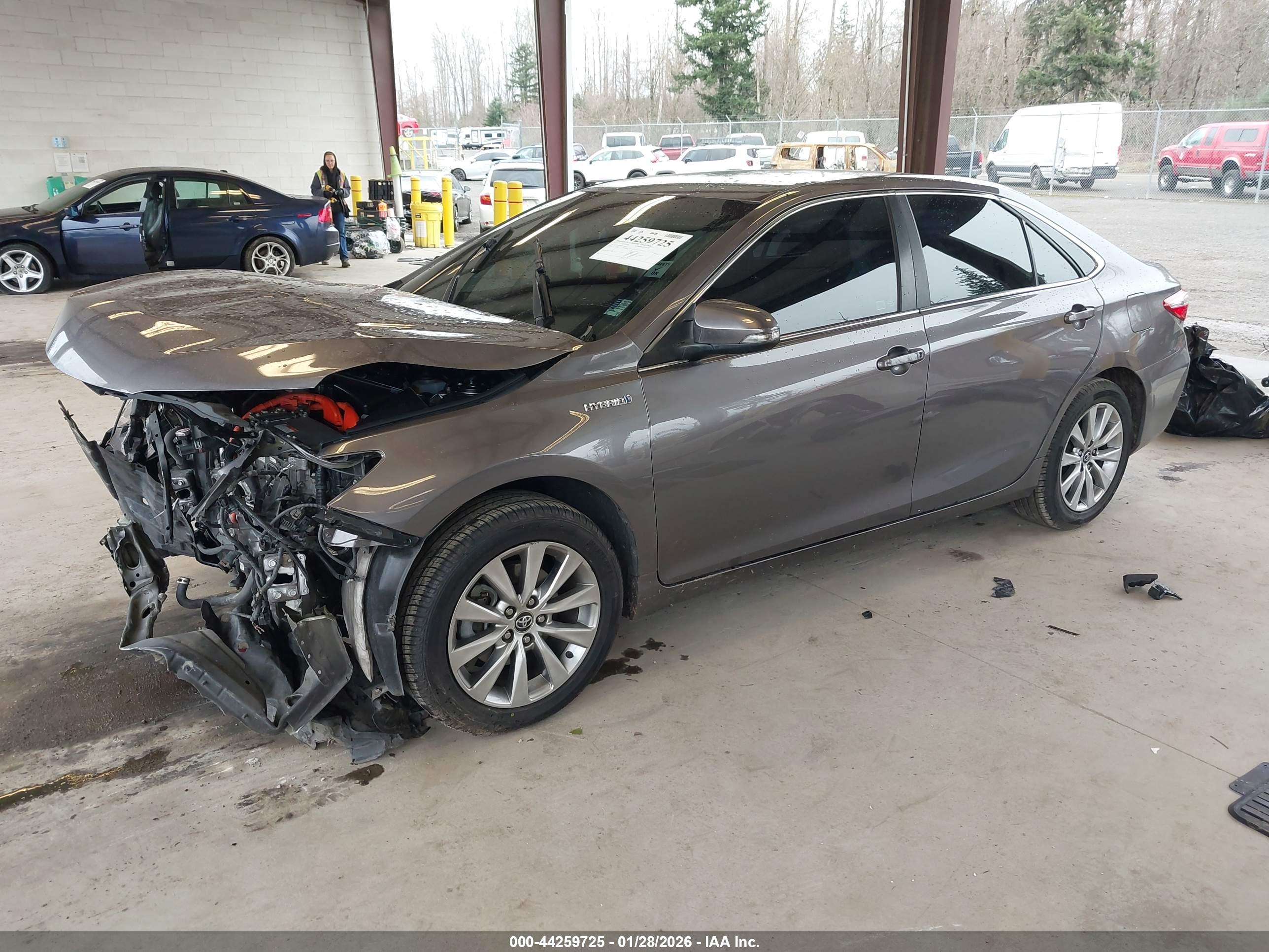 TOYOTA CAMRY image 2