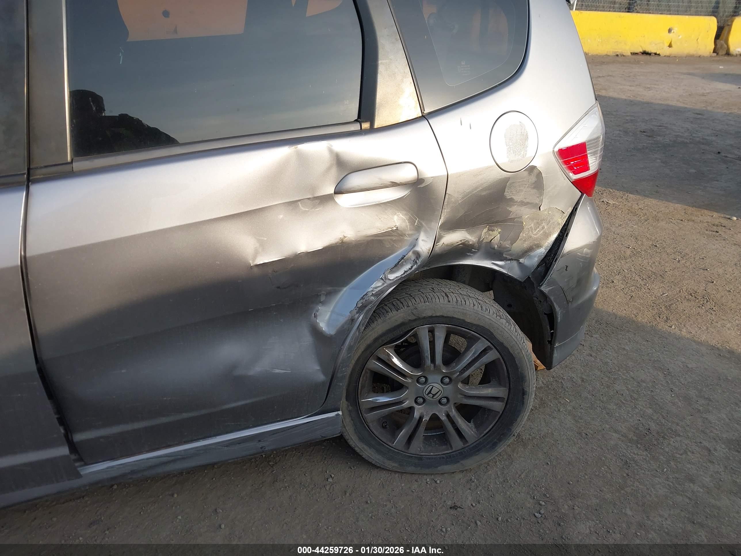 HONDA FIT image 6