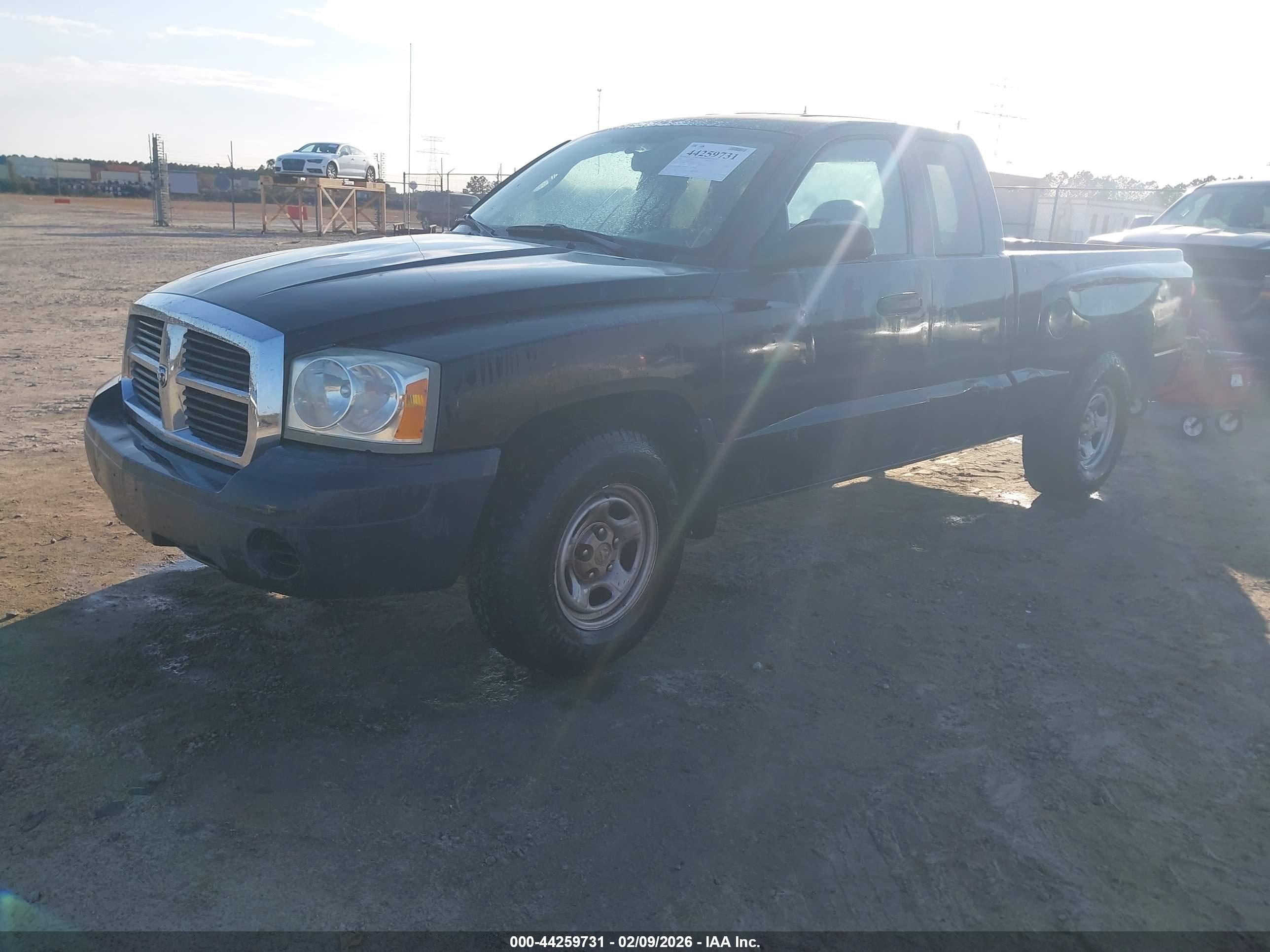 DODGE DAKOTA image 2