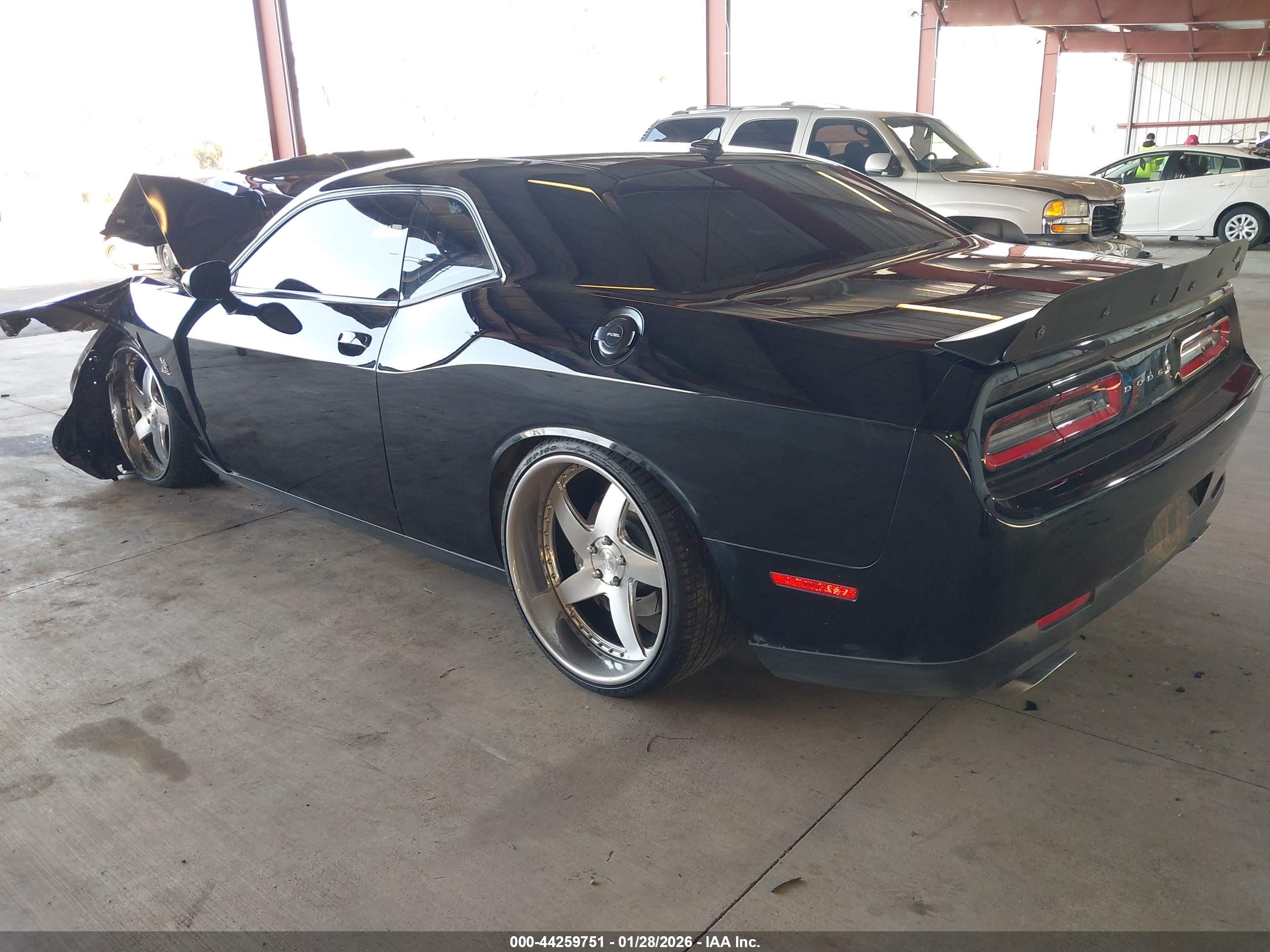 DODGE CHALLENGER image 3