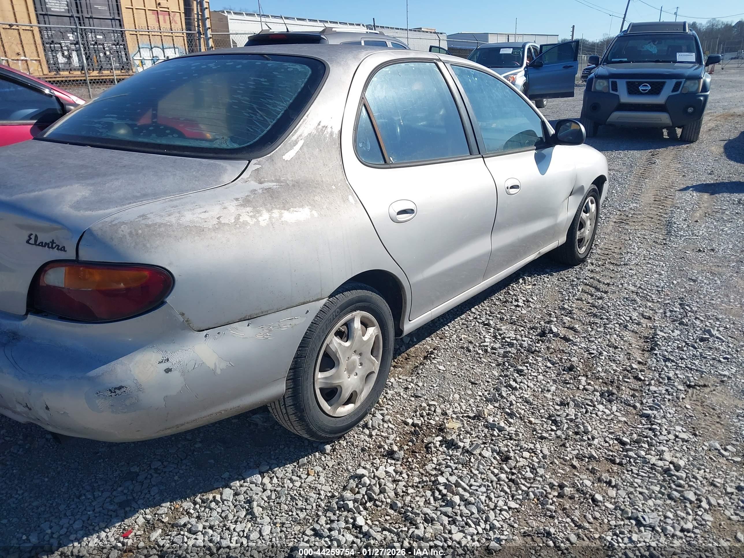 HYUNDAI ELANTRA image 4