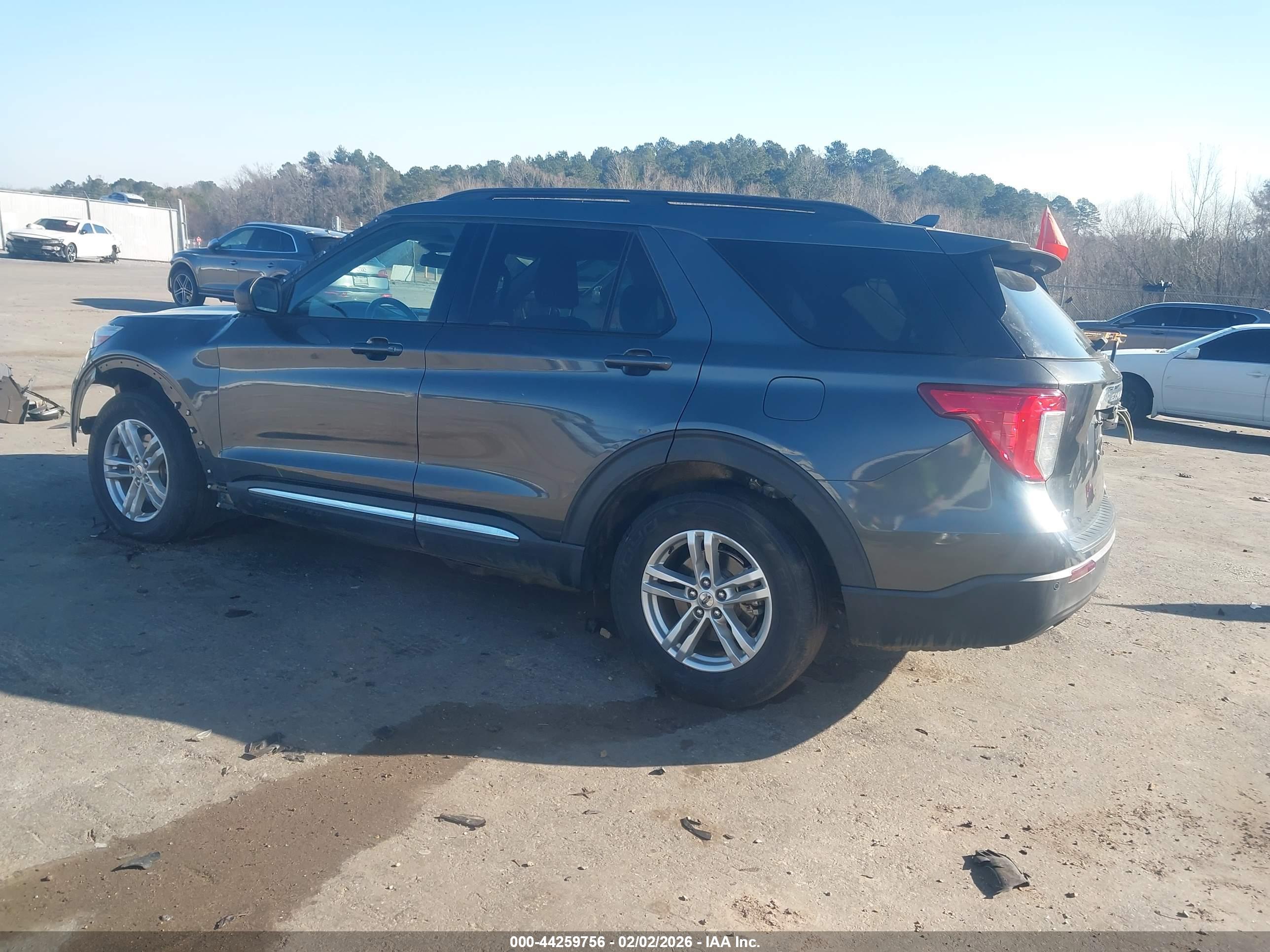 FORD EXPLORER image 3