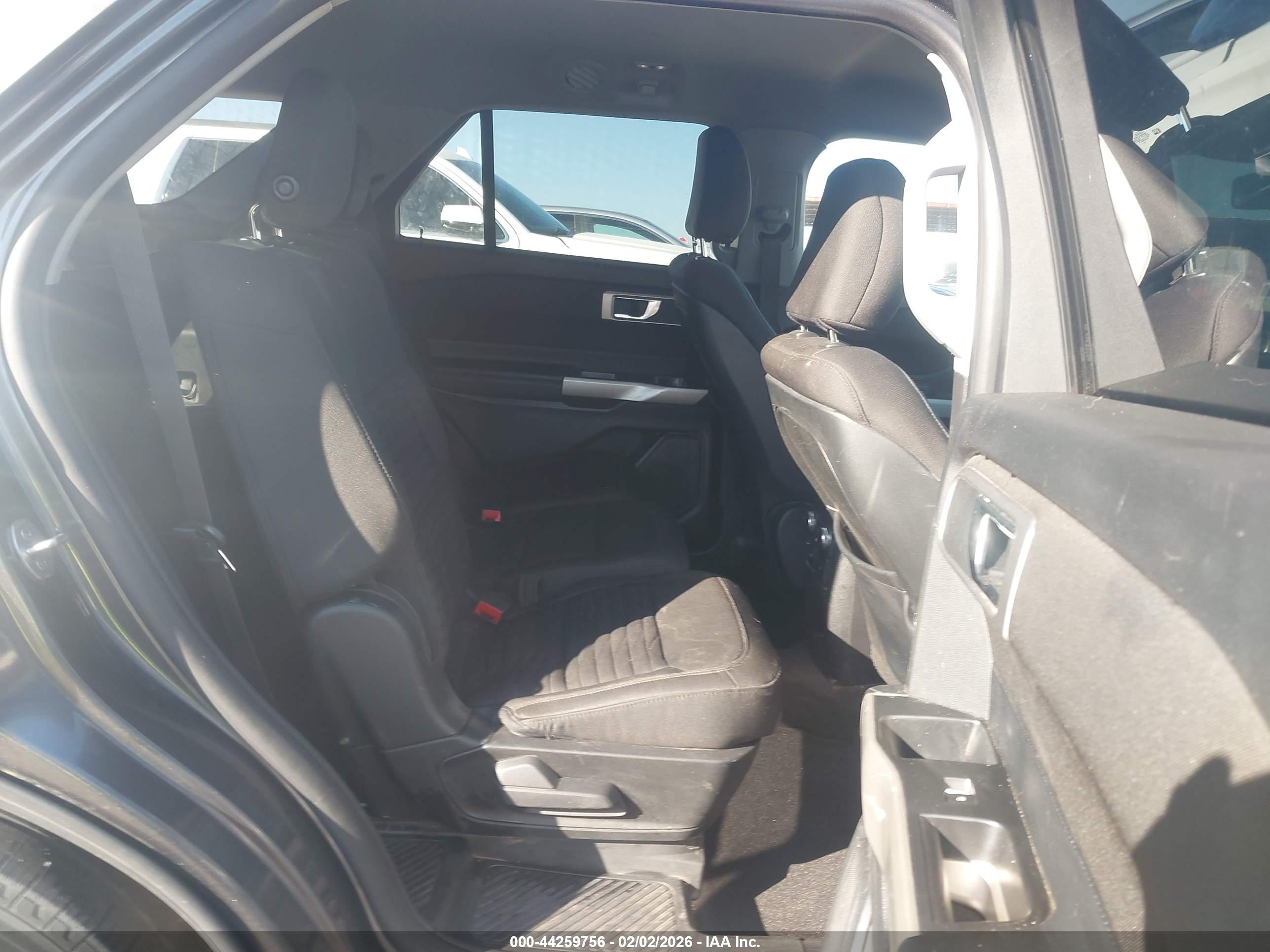 FORD EXPLORER image 8