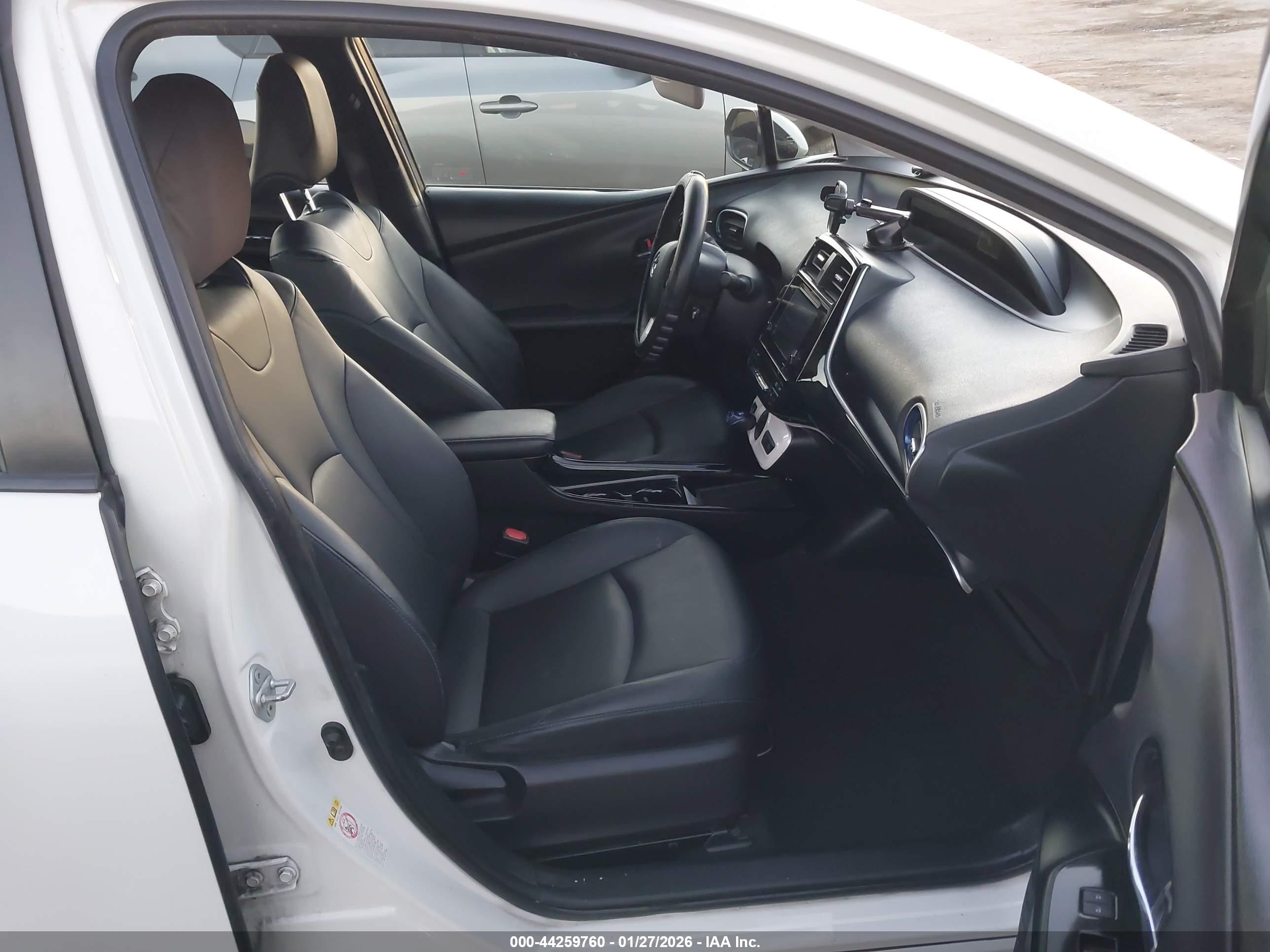 TOYOTA PRIUS image 5