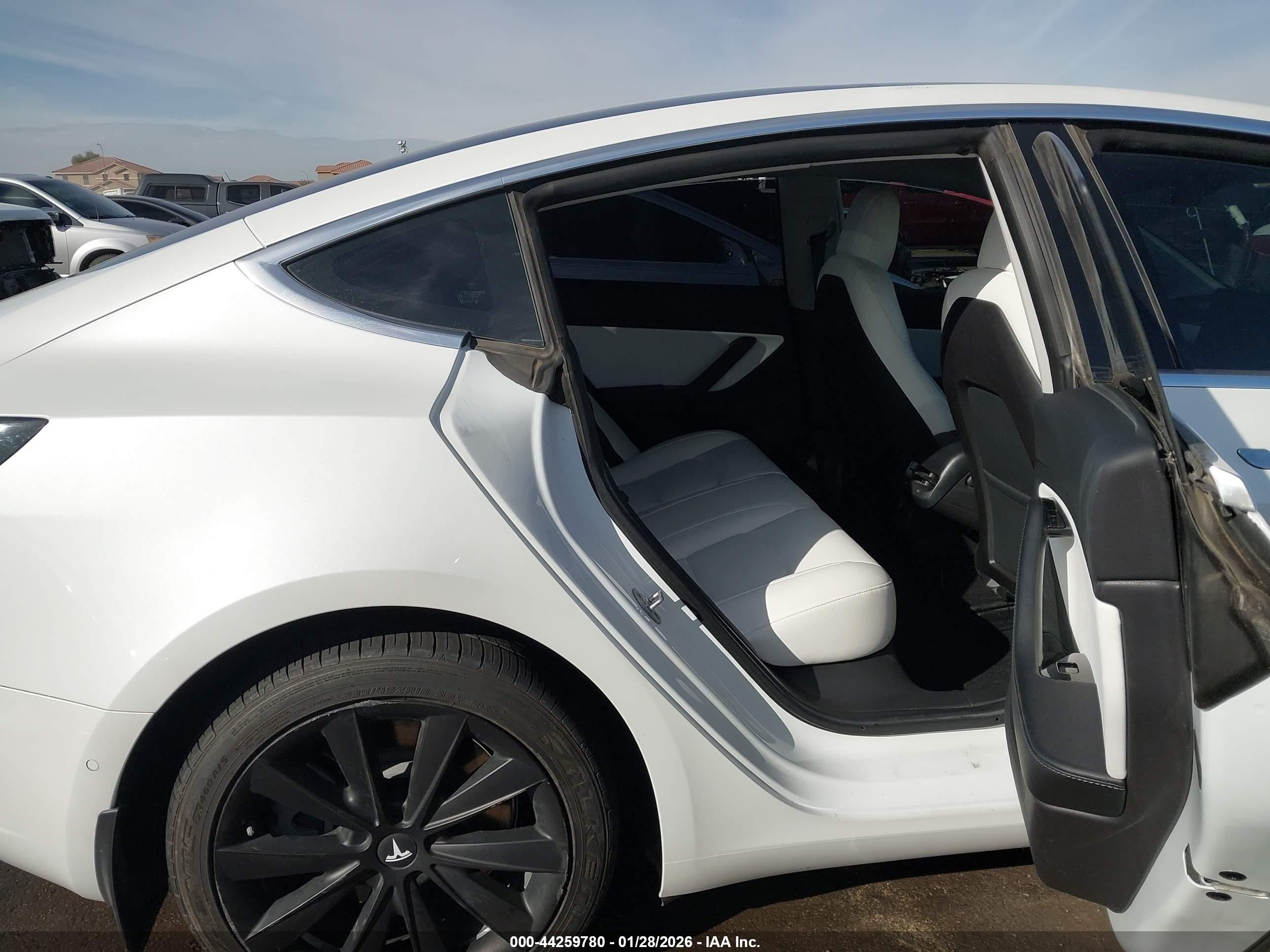 TESLA MODEL image 8