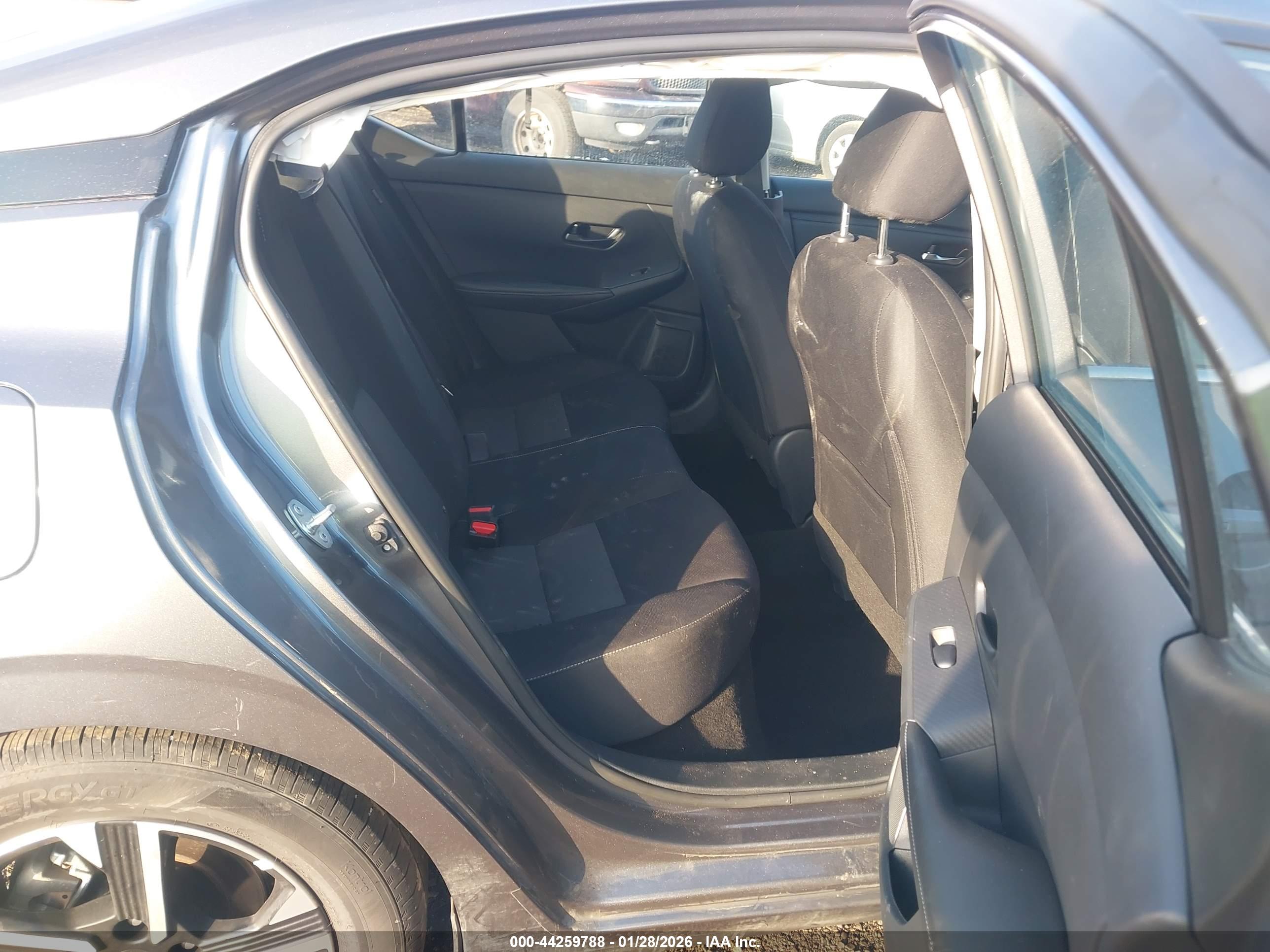 NISSAN SENTRA image 8