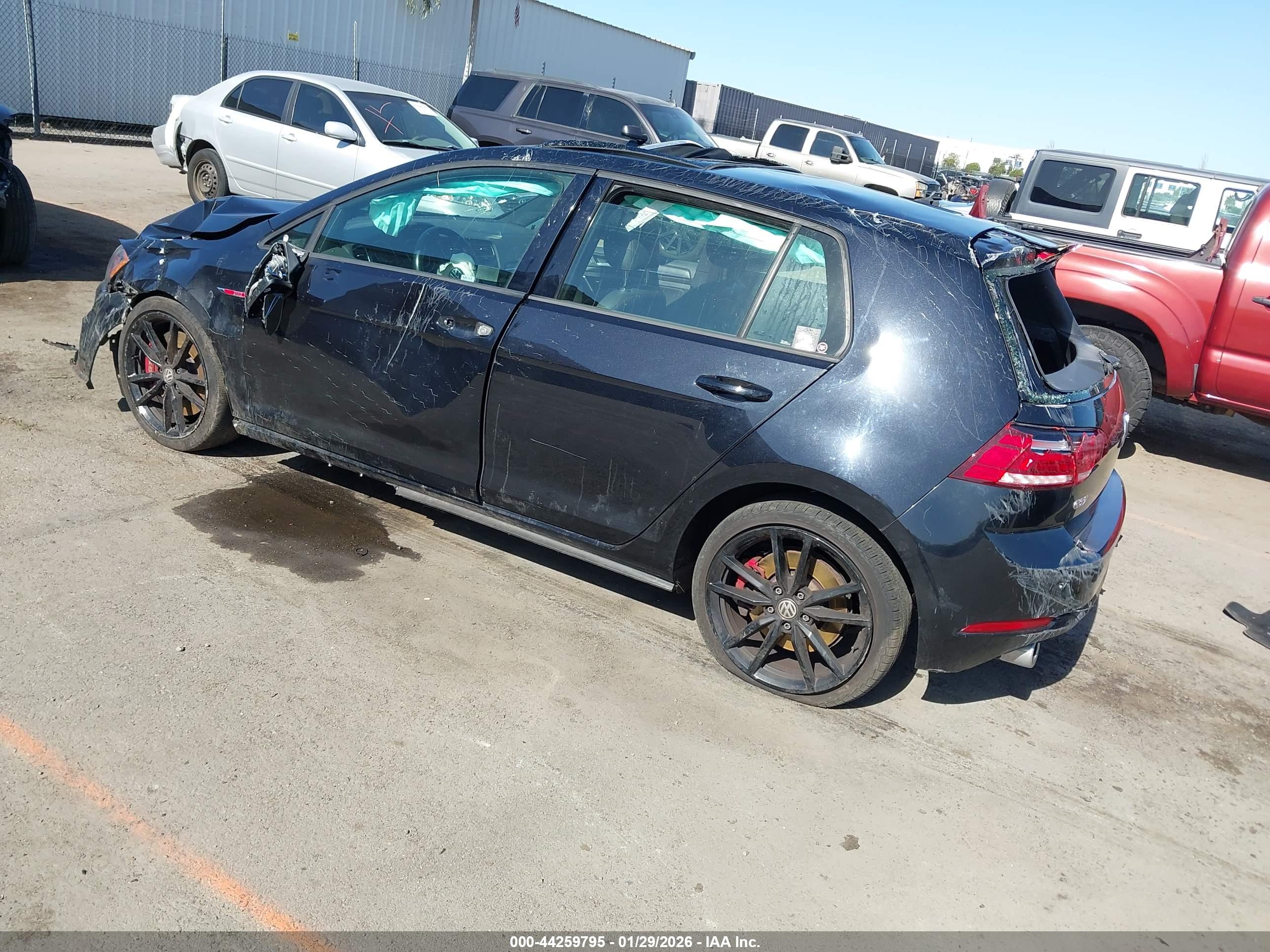 VOLKSWAGEN GOLF image 3