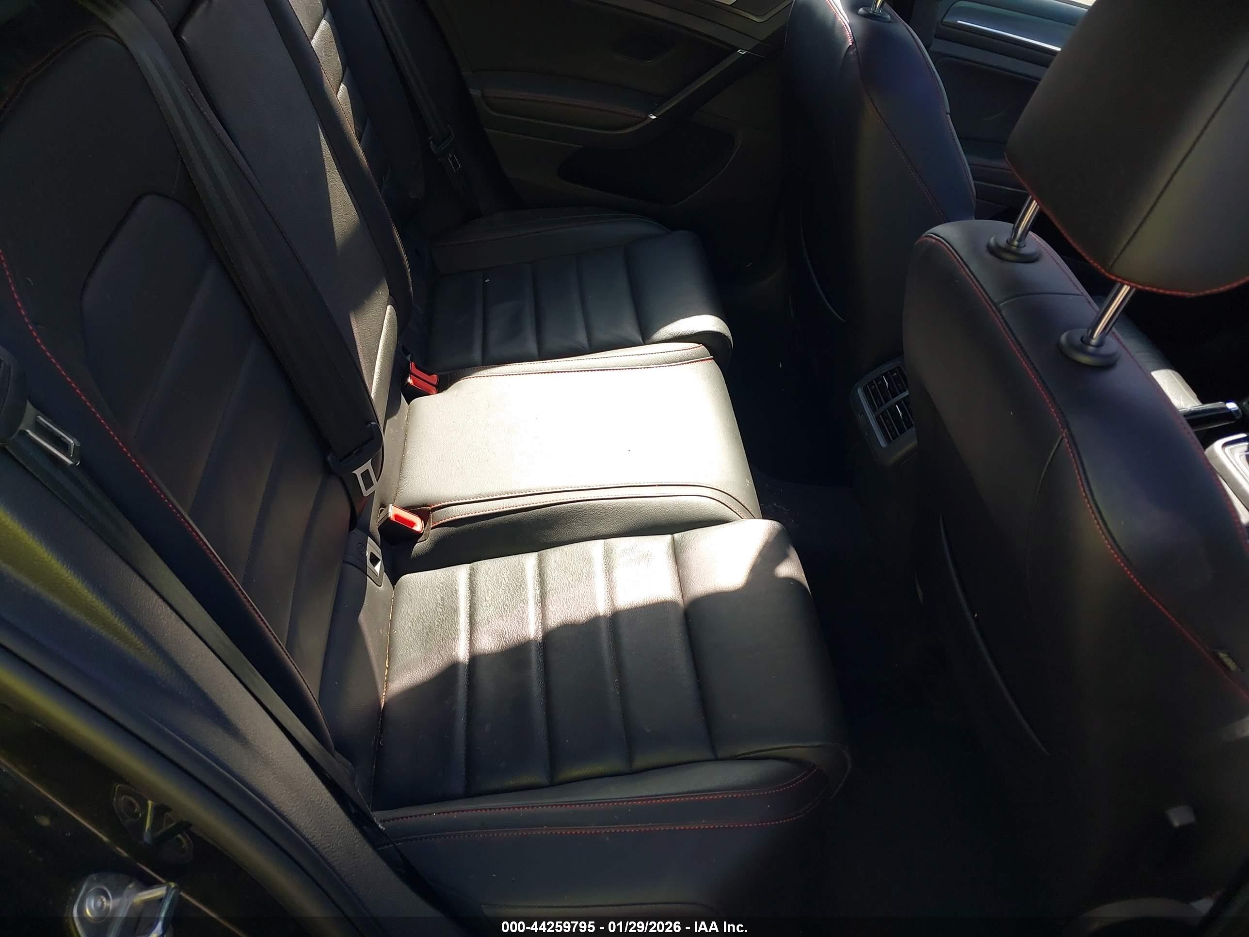 VOLKSWAGEN GOLF image 8
