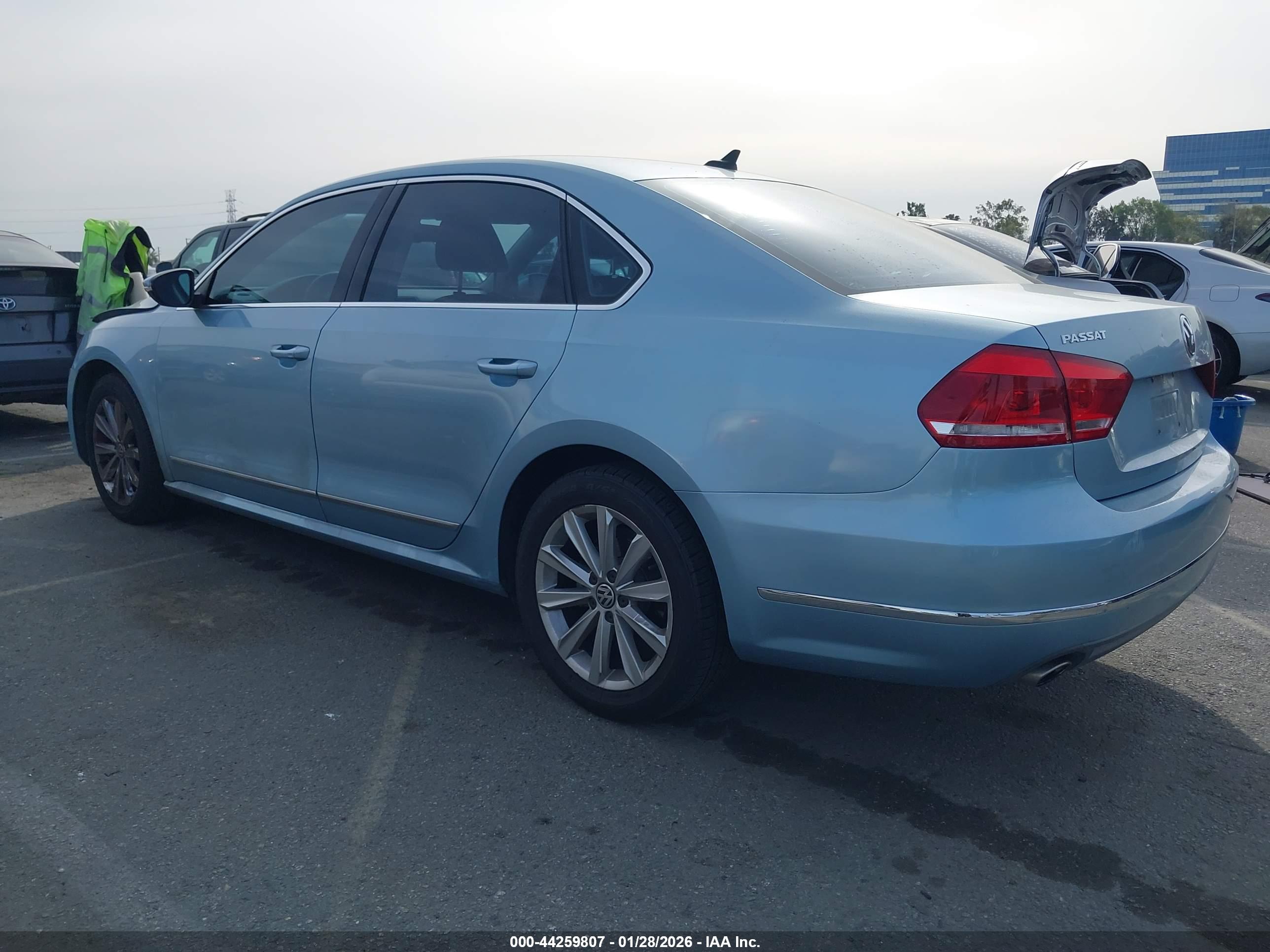 VOLKSWAGEN PASSAT image 3