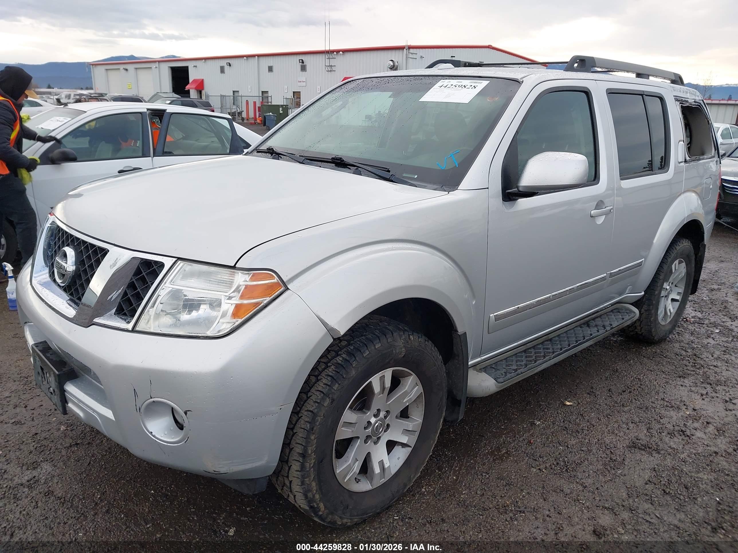 NISSAN PATHFINDER image 2
