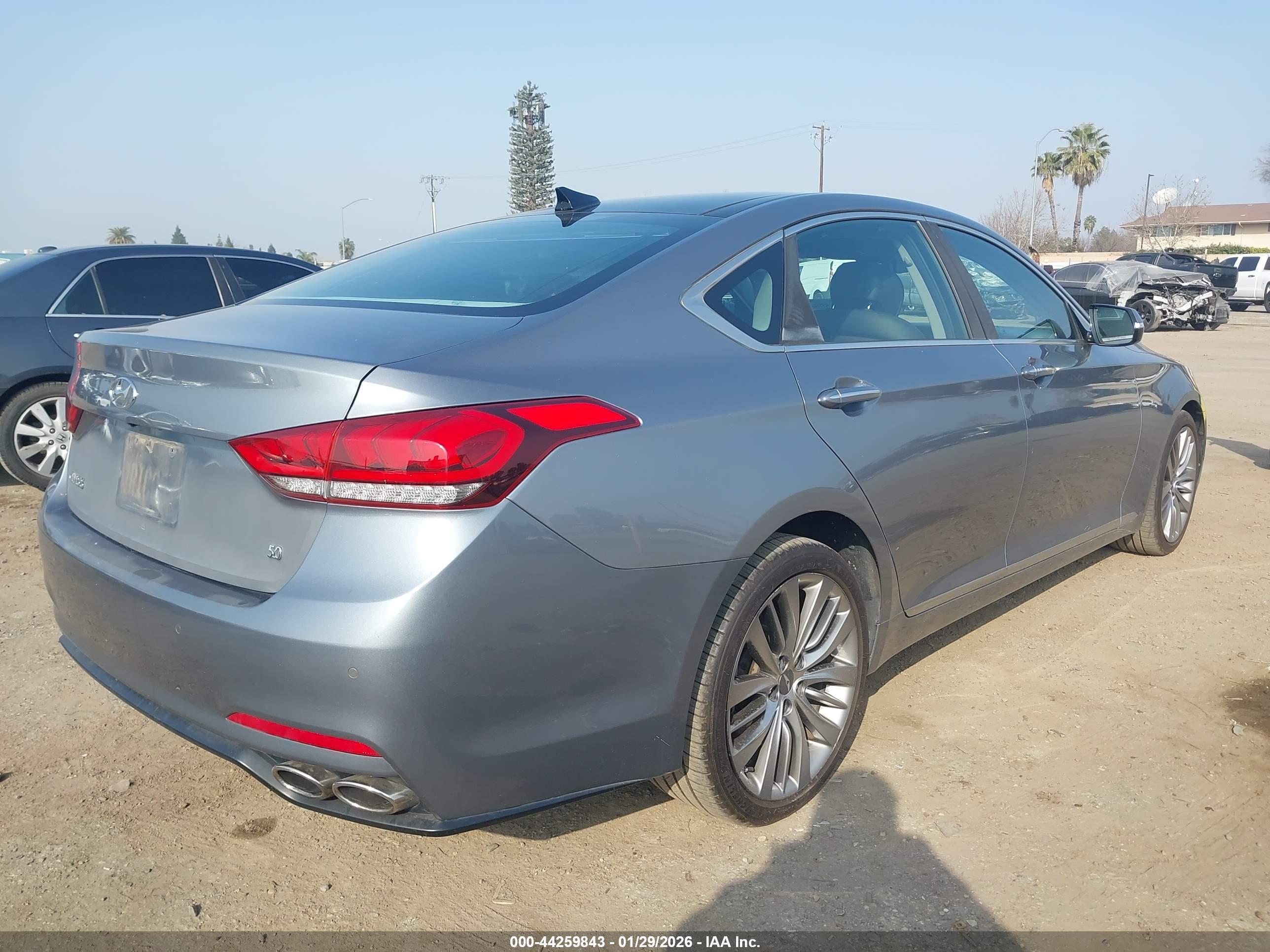 HYUNDAI GENESIS image 4