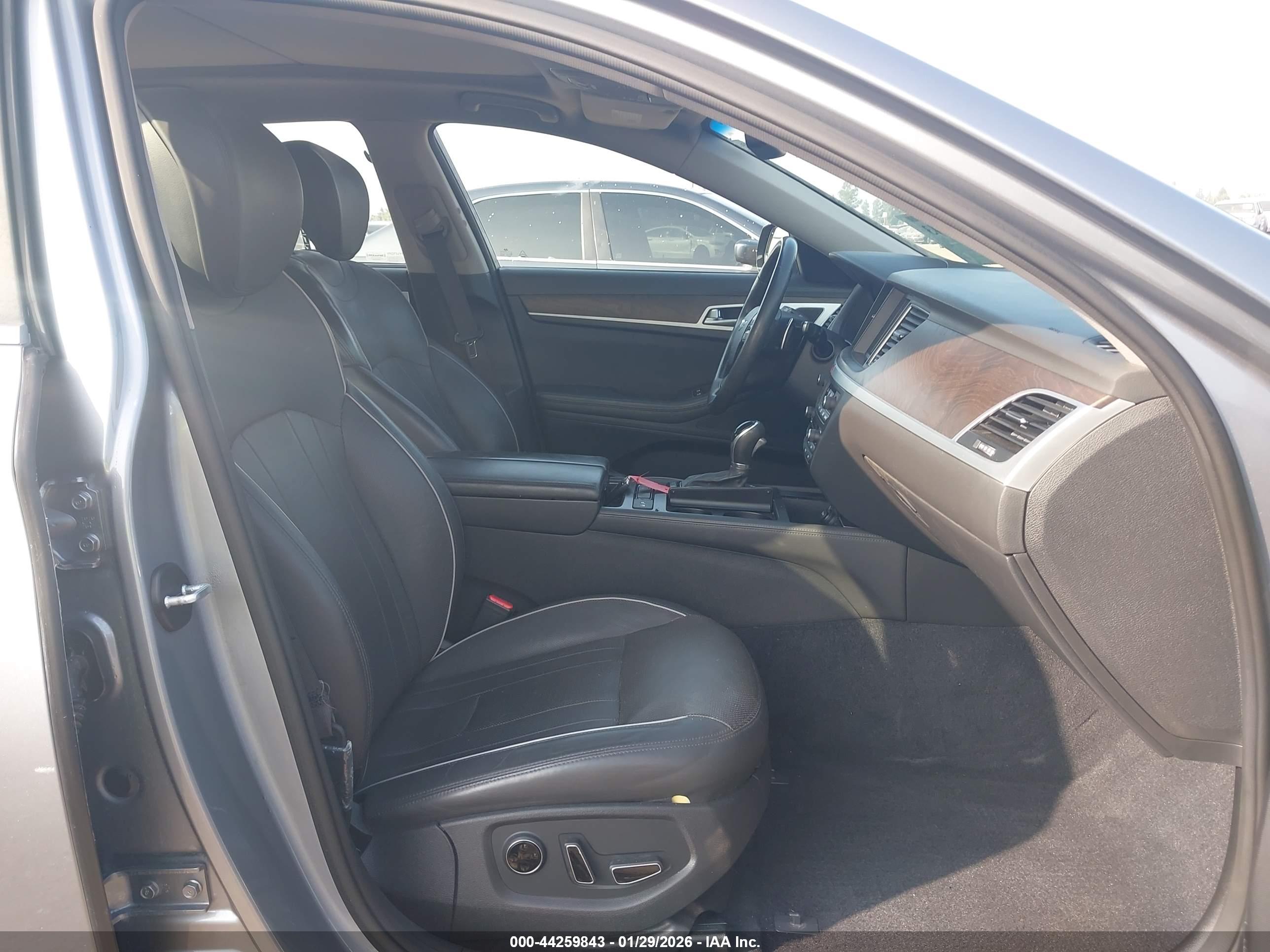 HYUNDAI GENESIS image 5