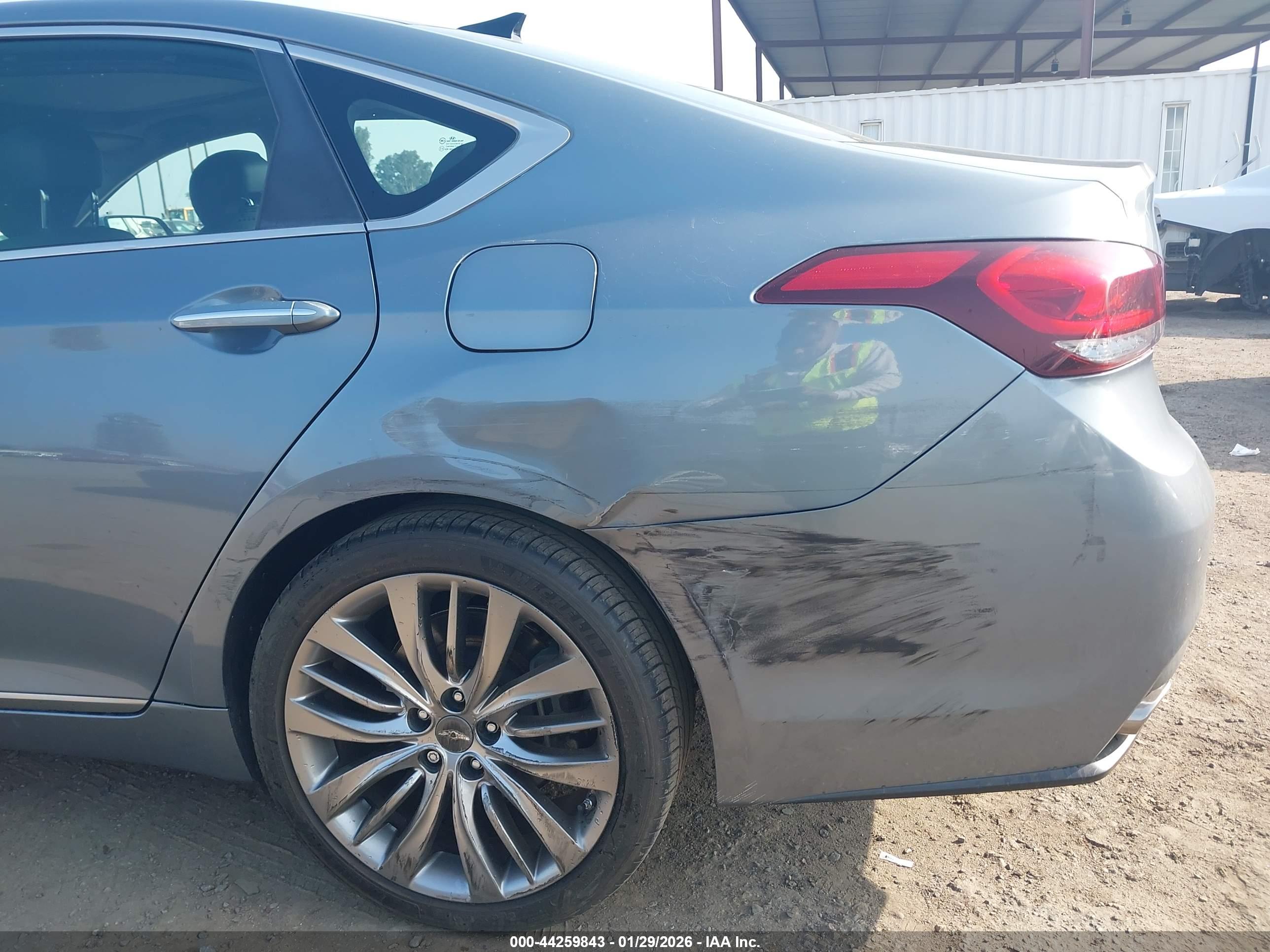 HYUNDAI GENESIS image 6