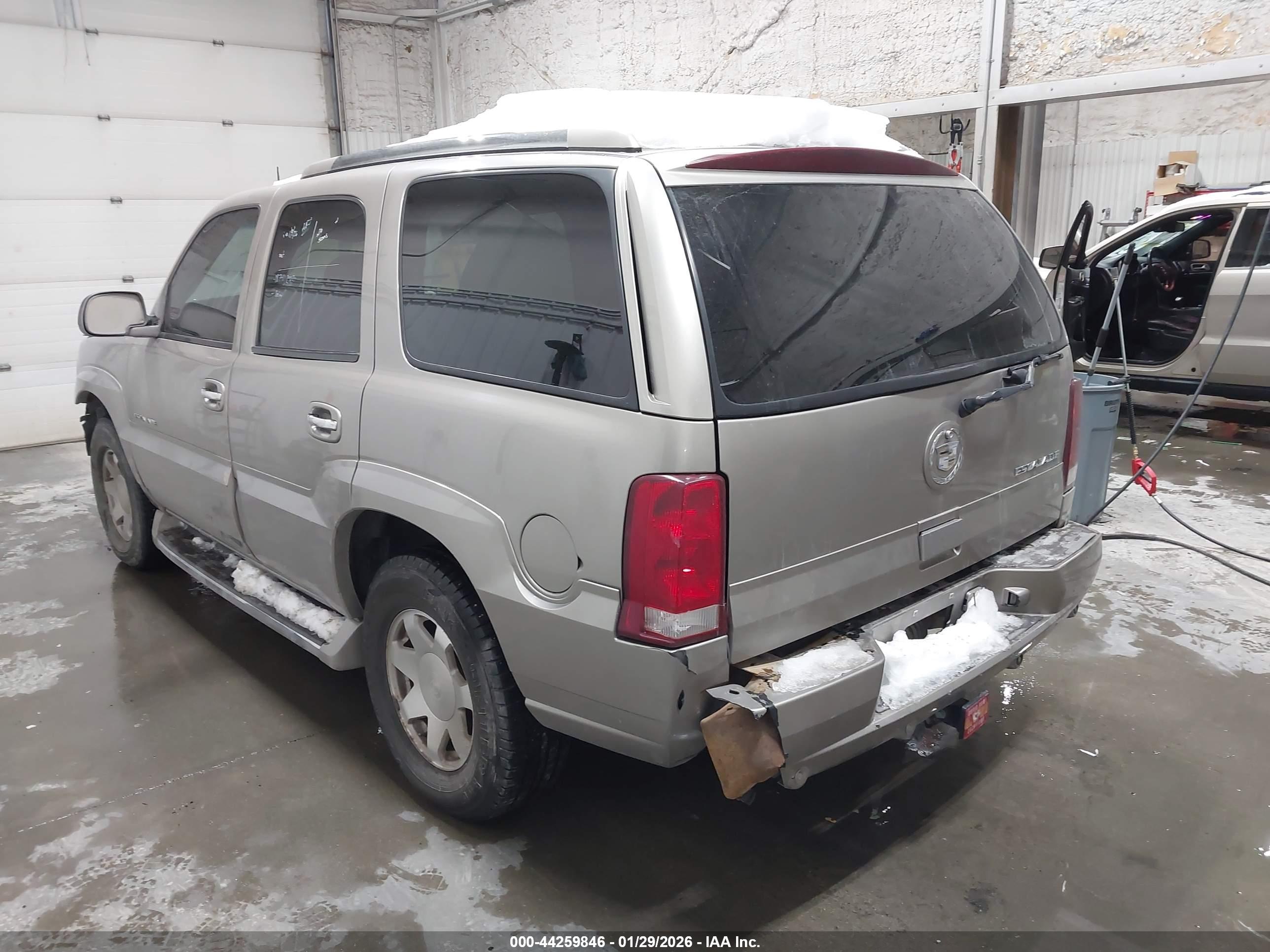 CADILLAC ESCALADE image 3
