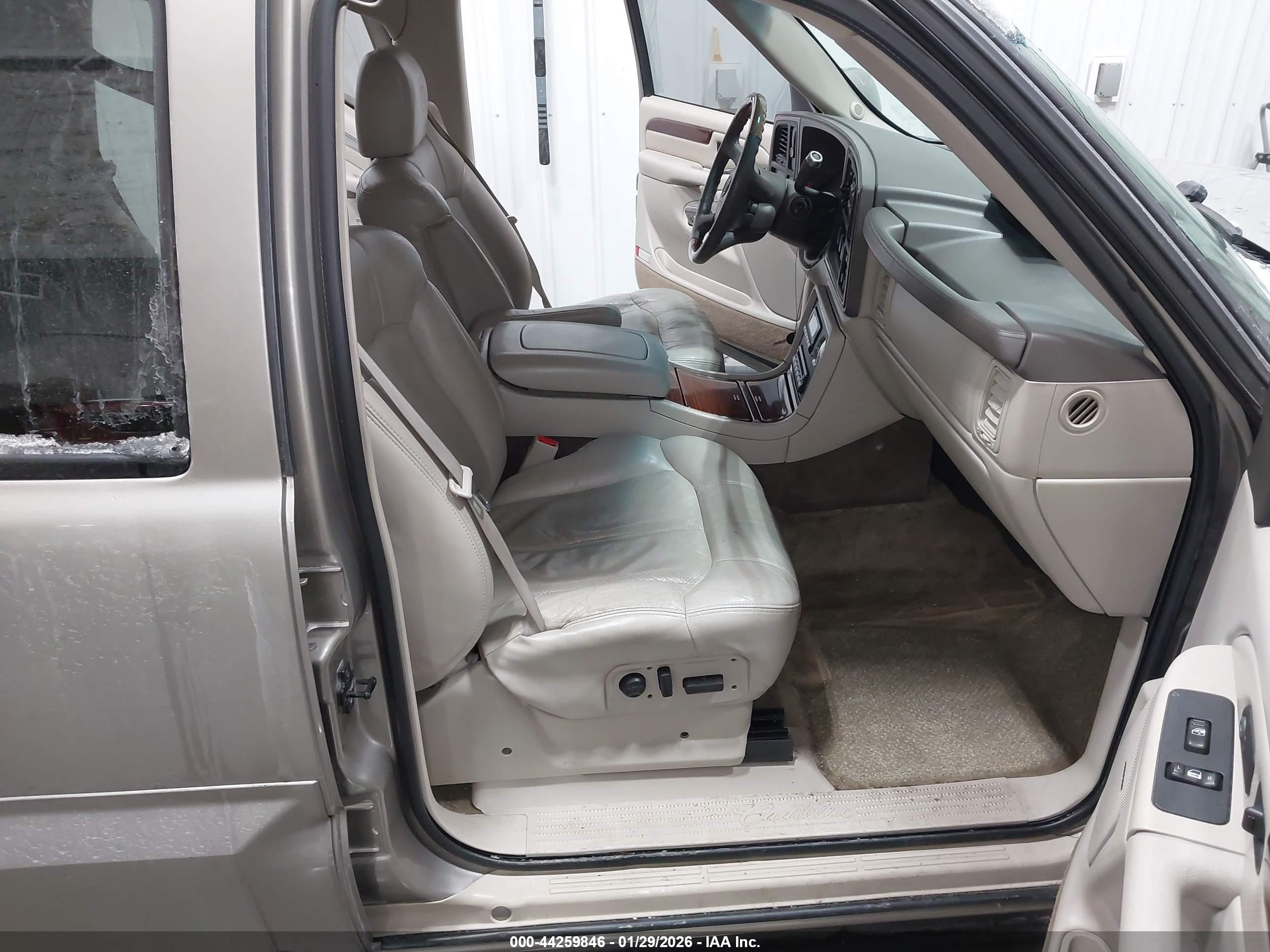 CADILLAC ESCALADE image 5