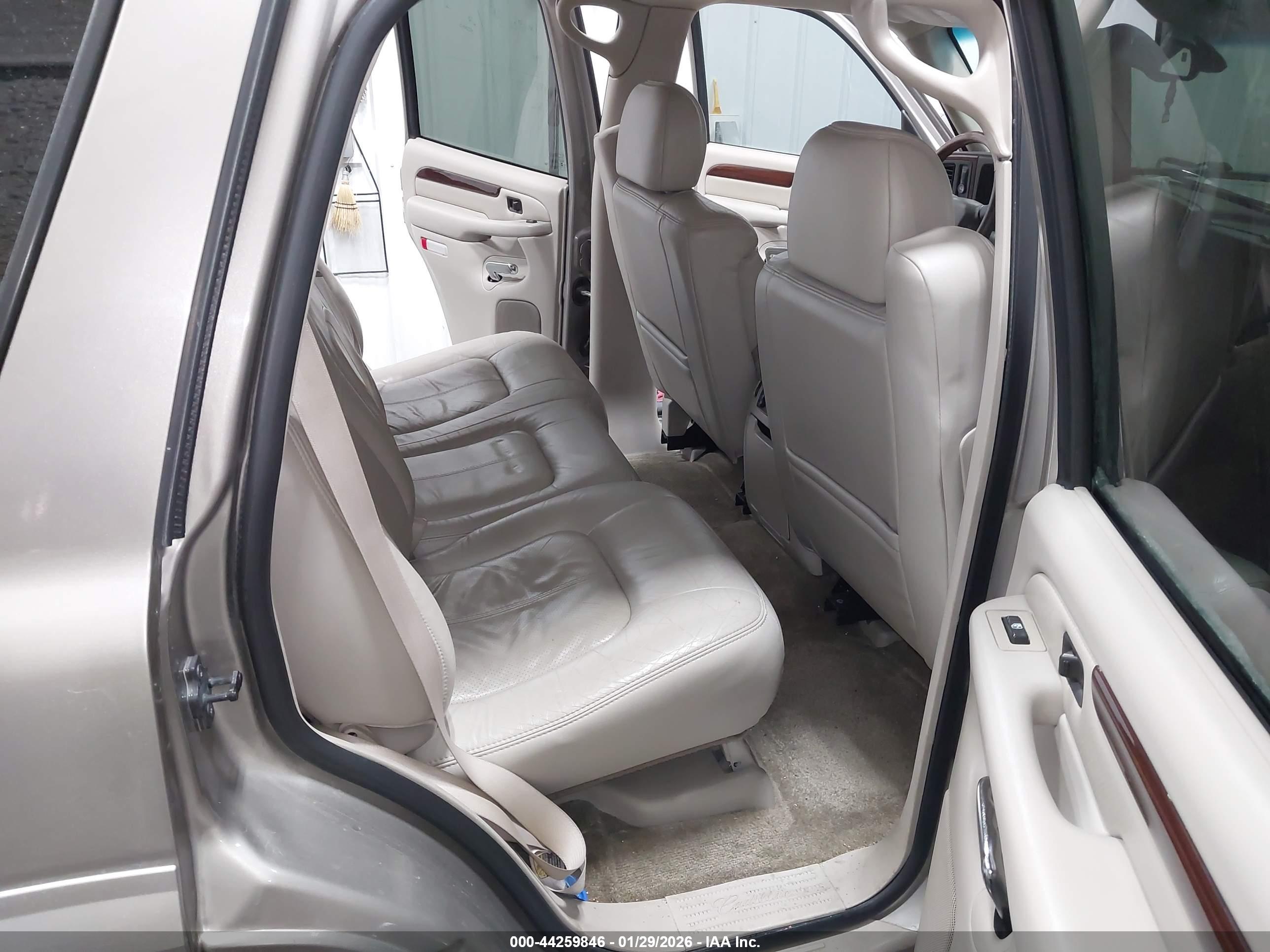 CADILLAC ESCALADE image 8