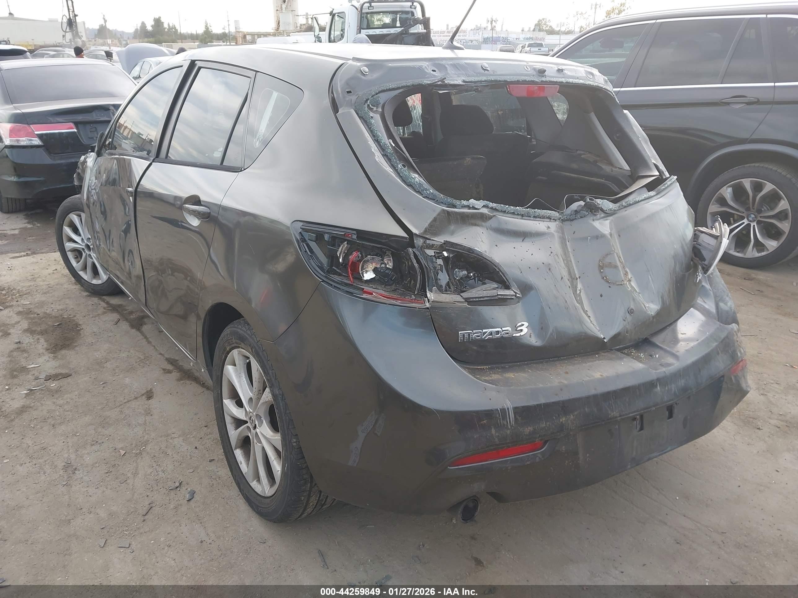 MAZDA MAZDA3 image 3