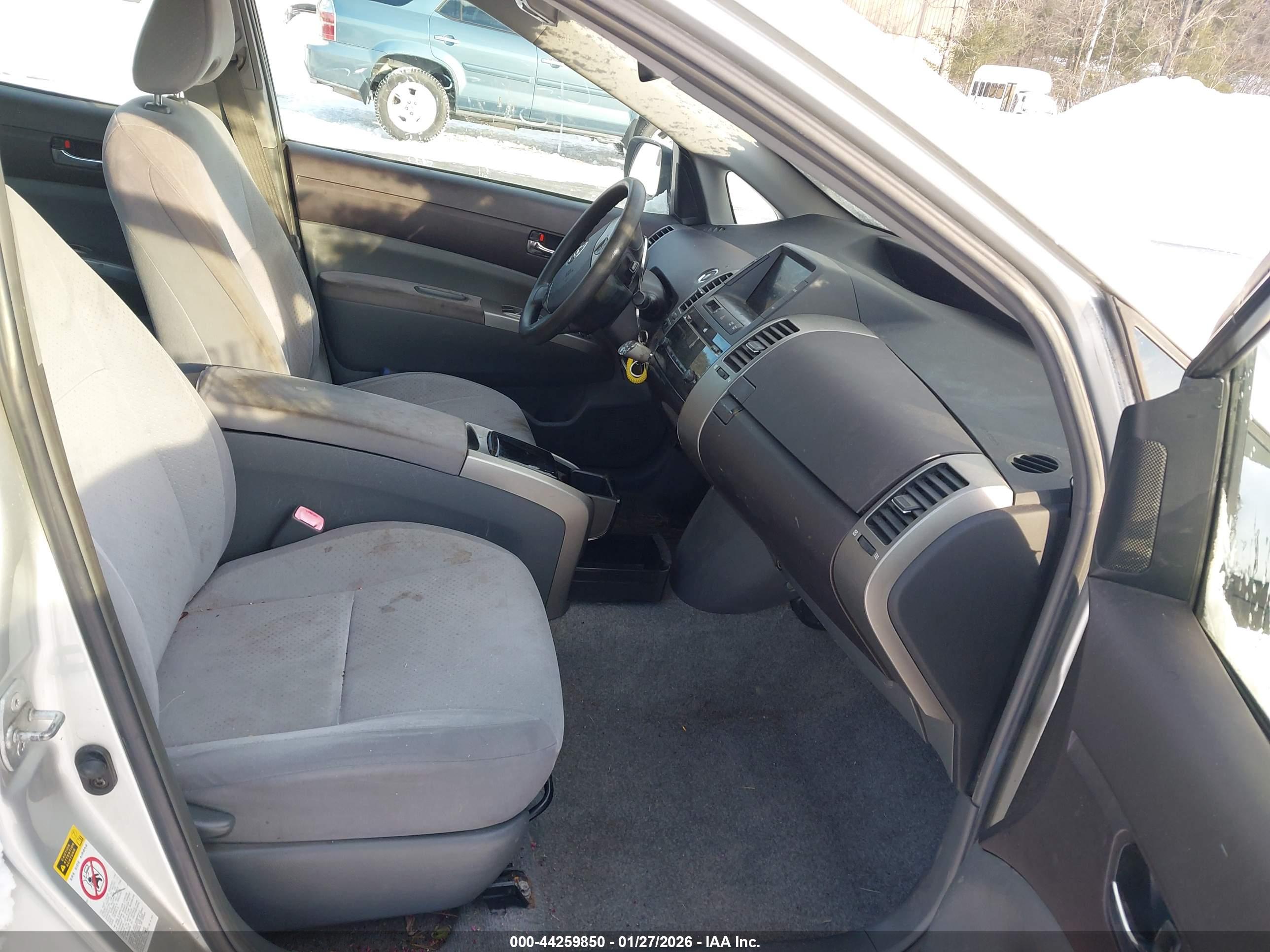 TOYOTA PRIUS image 5