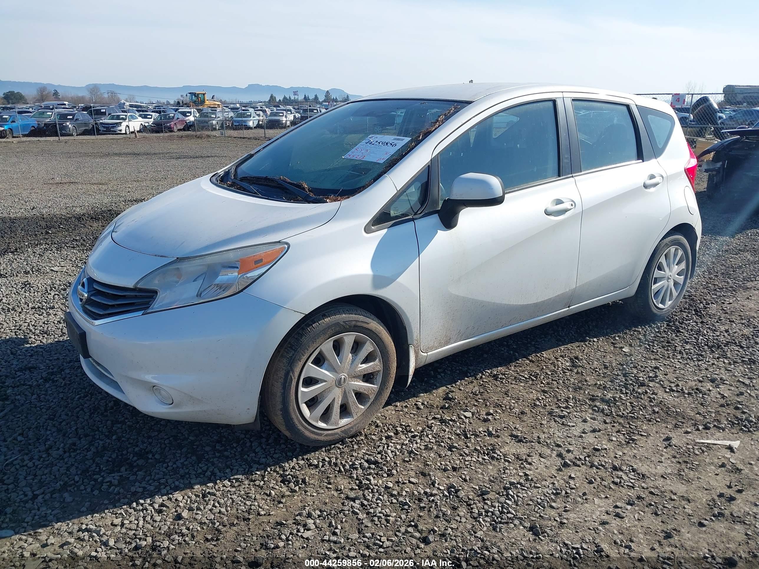 NISSAN VERSA image 2