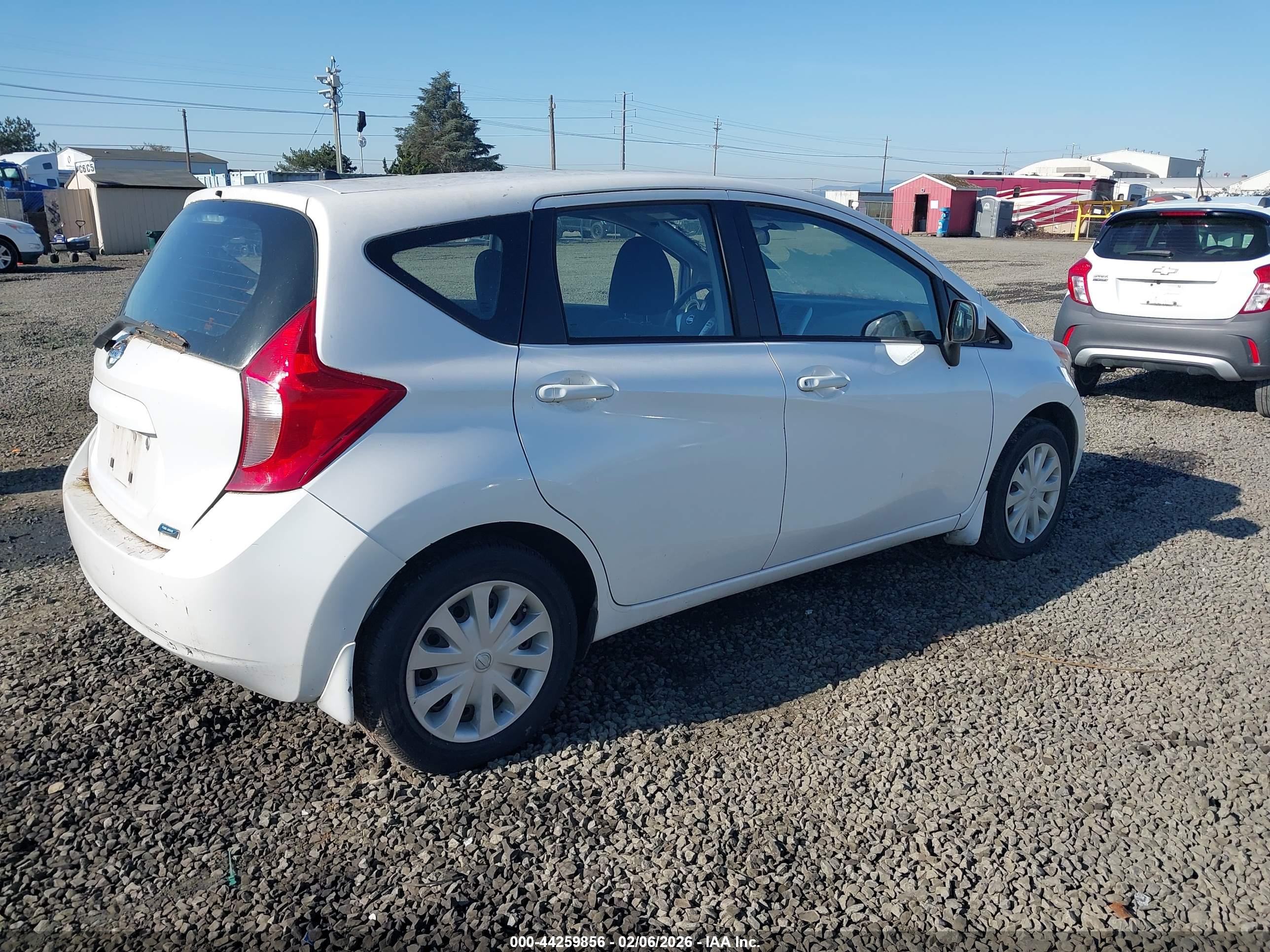 NISSAN VERSA image 4