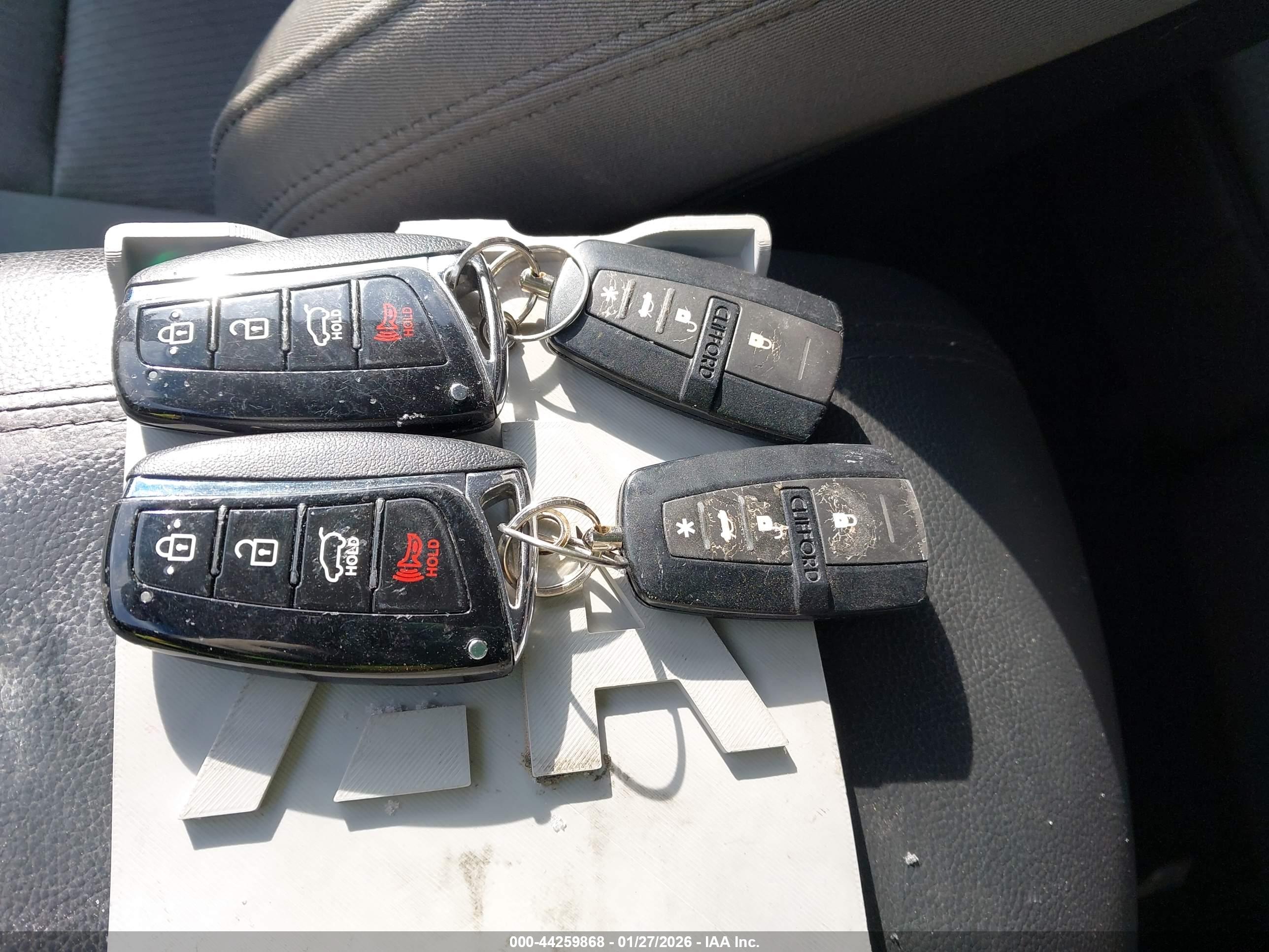 HYUNDAI SANTA image 11
