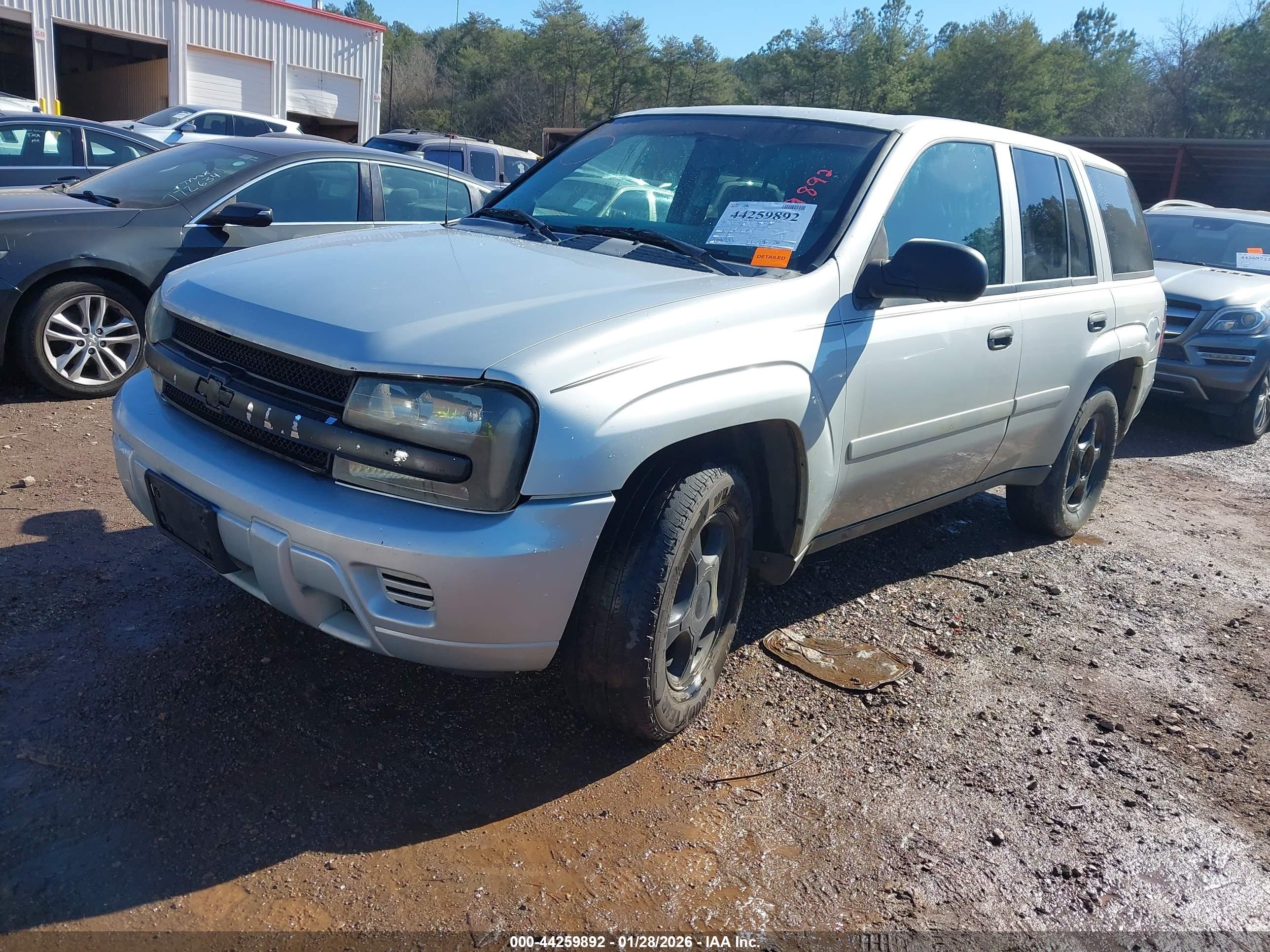 CHEVROLET TRAILBLAZER image 2