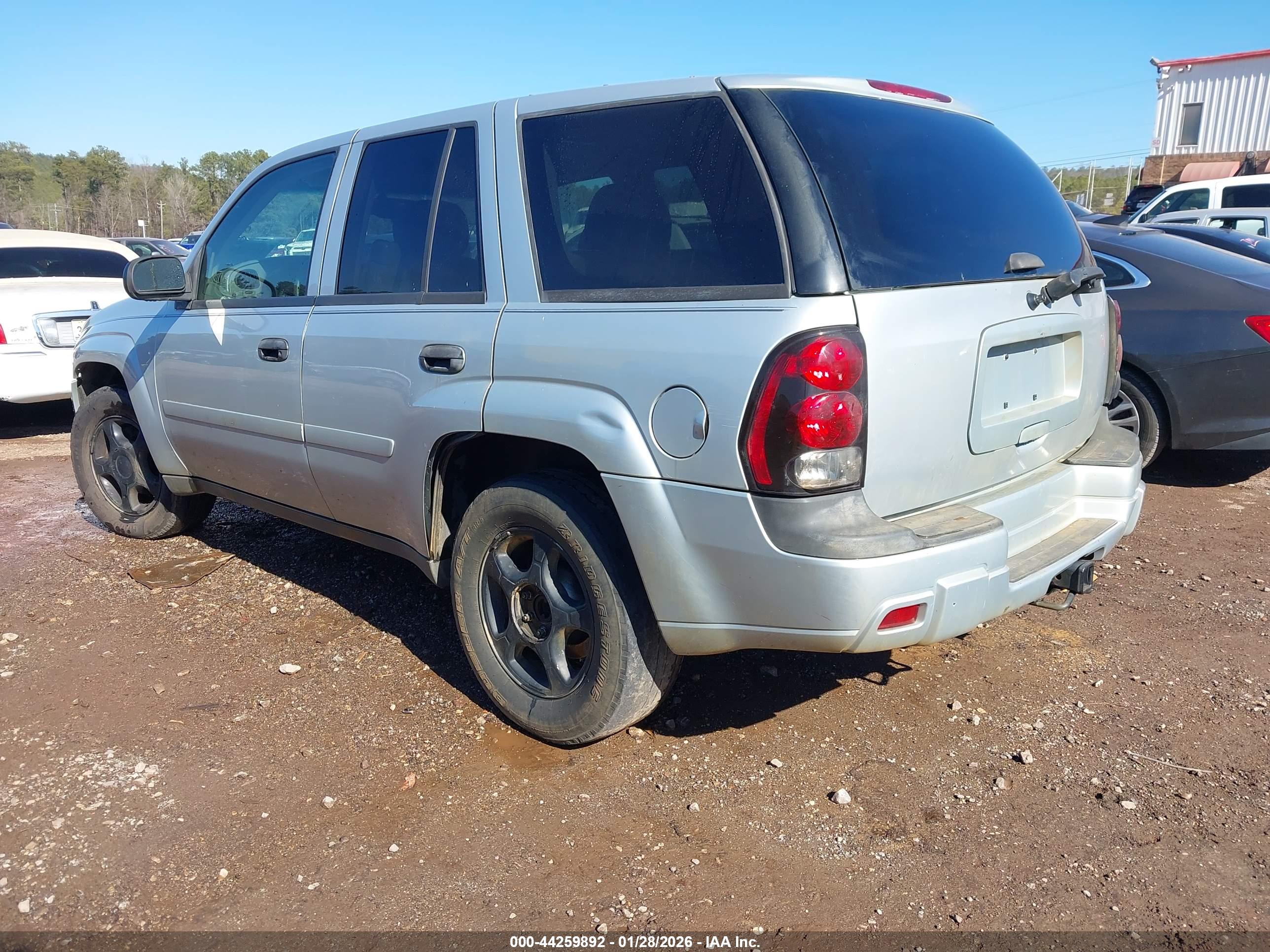 CHEVROLET TRAILBLAZER image 3