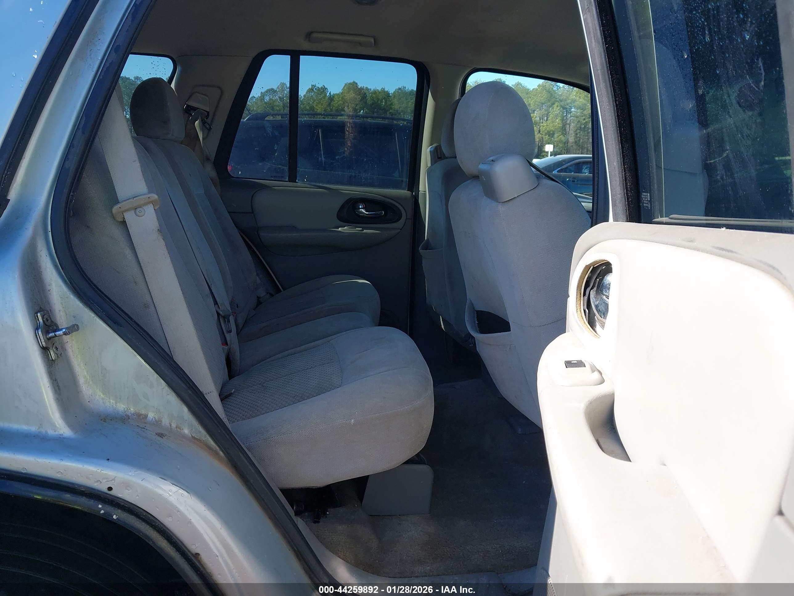 CHEVROLET TRAILBLAZER image 8