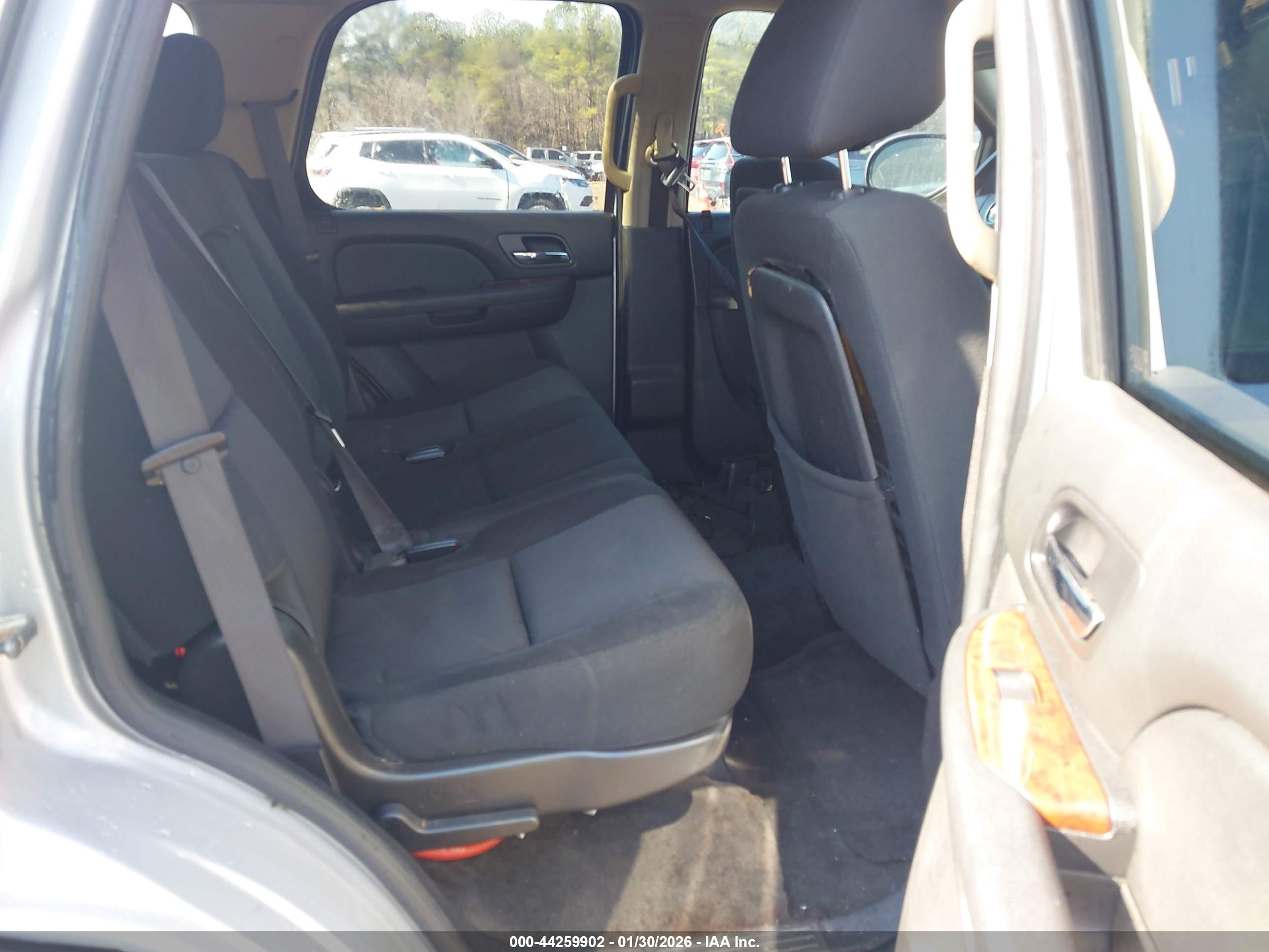 CHEVROLET TAHOE image 8