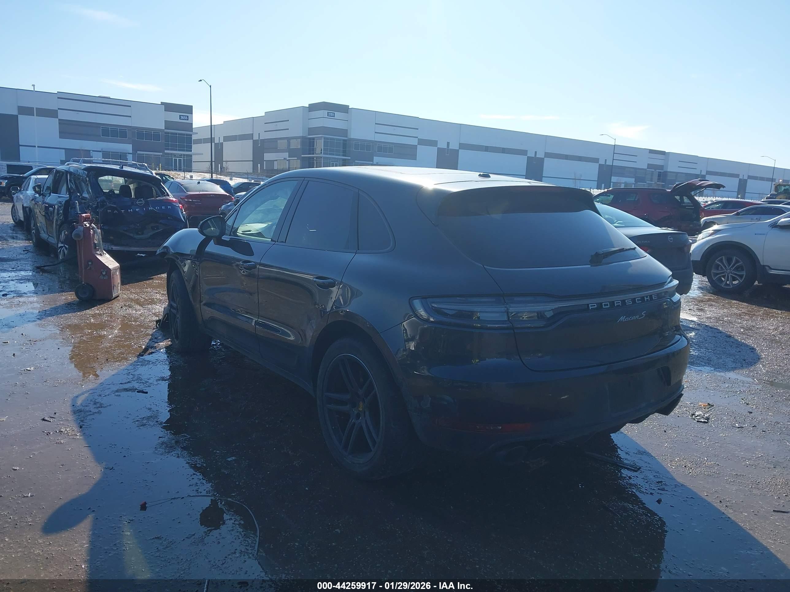 PORSCHE MACAN image 3