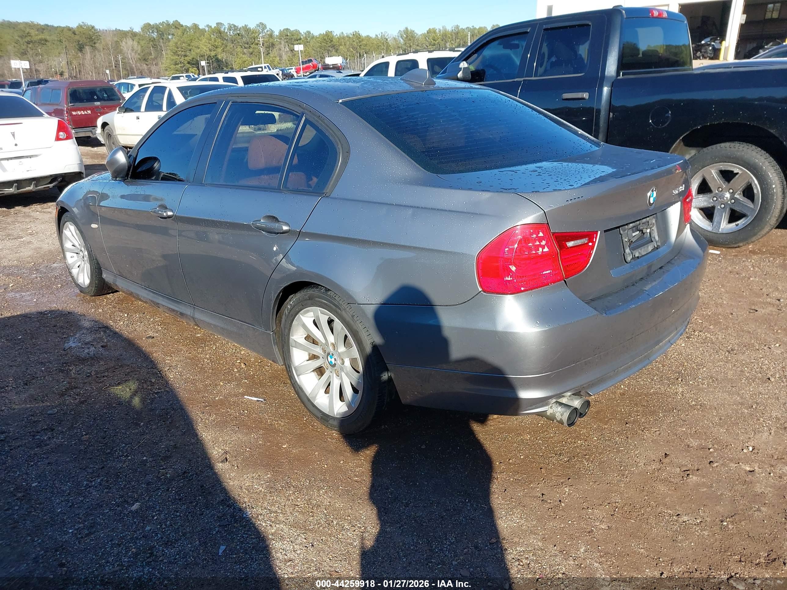 BMW 328I image 3