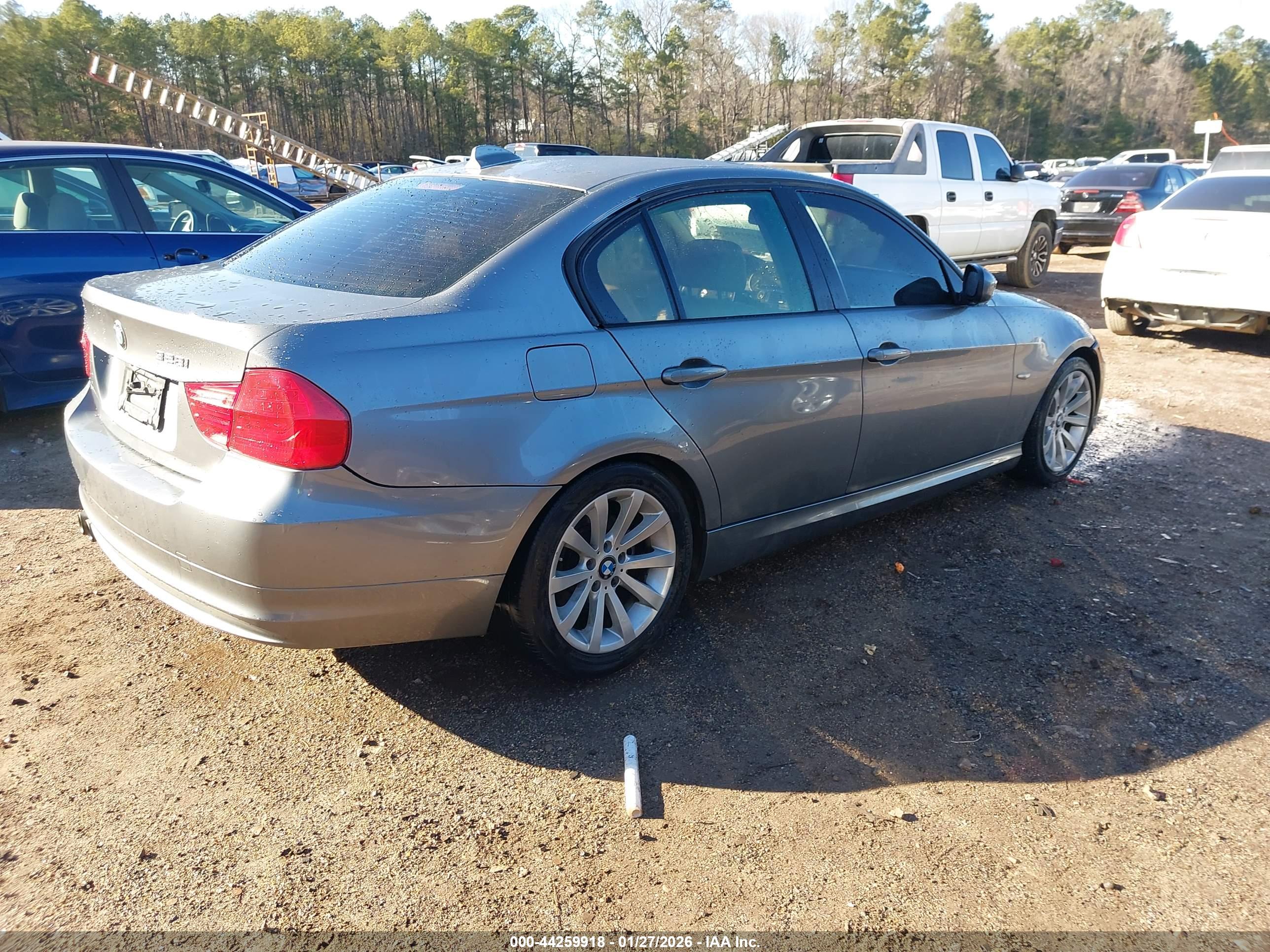 BMW 328I image 4