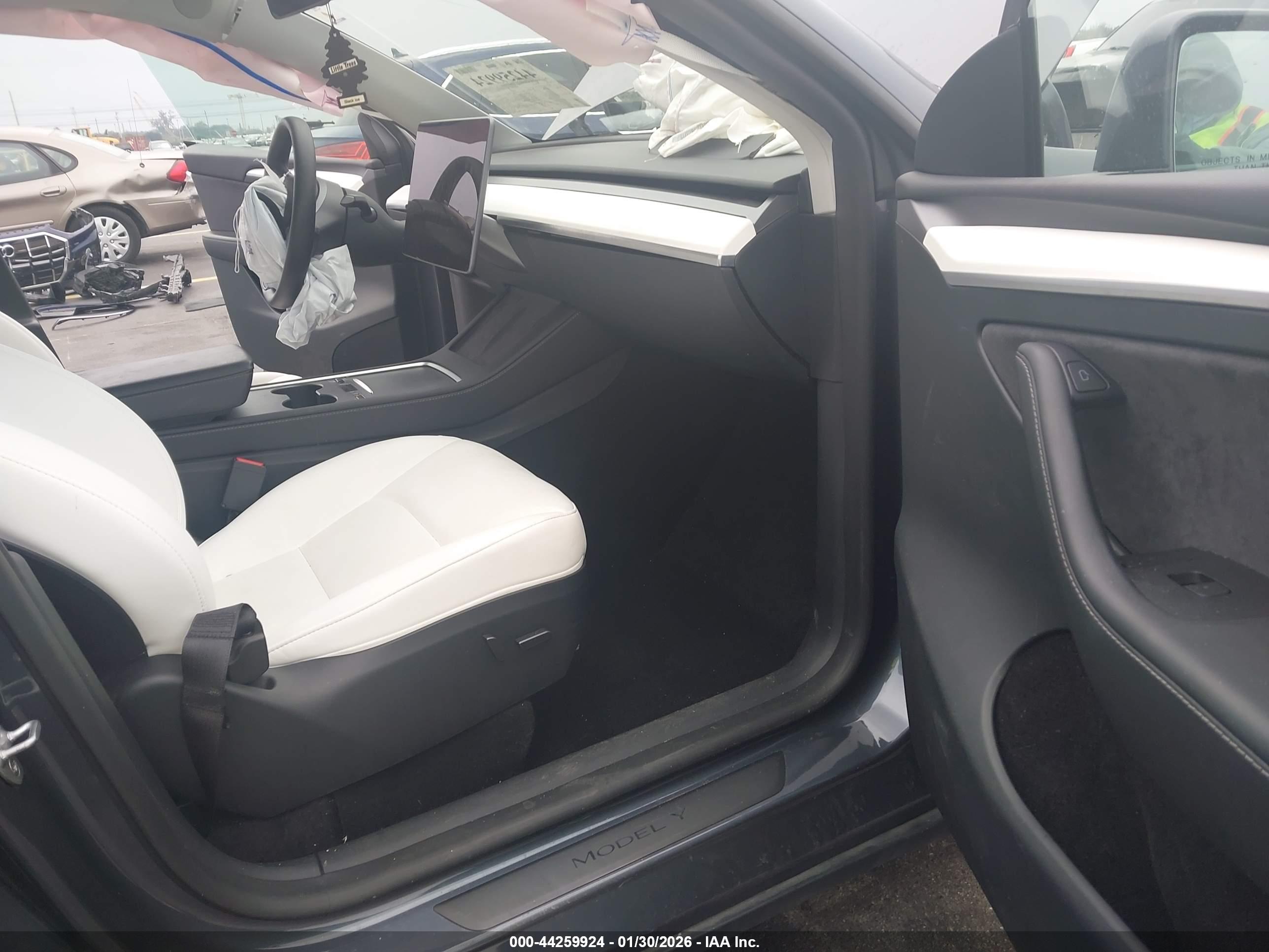 TESLA MODEL image 5