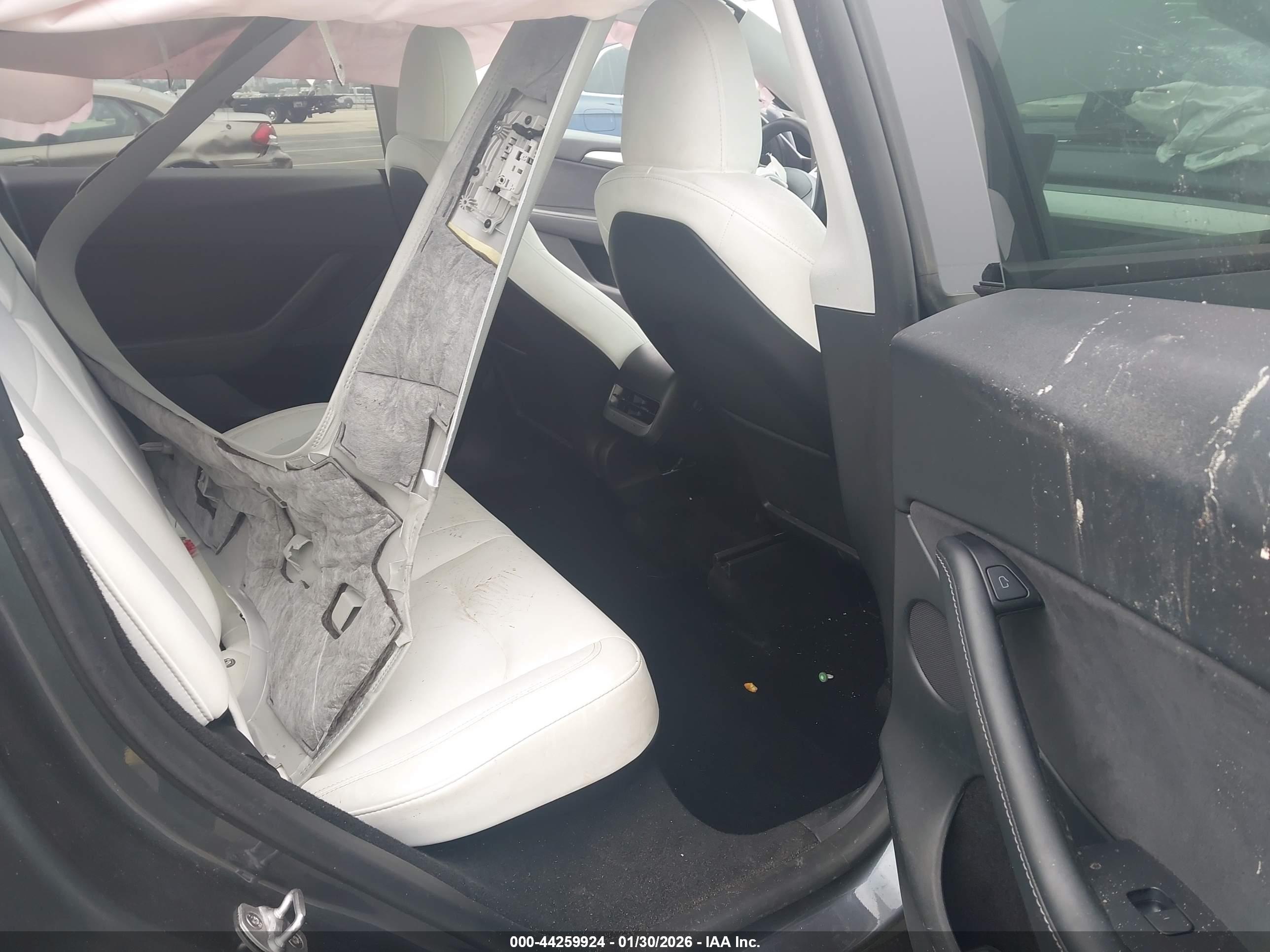 TESLA MODEL image 8